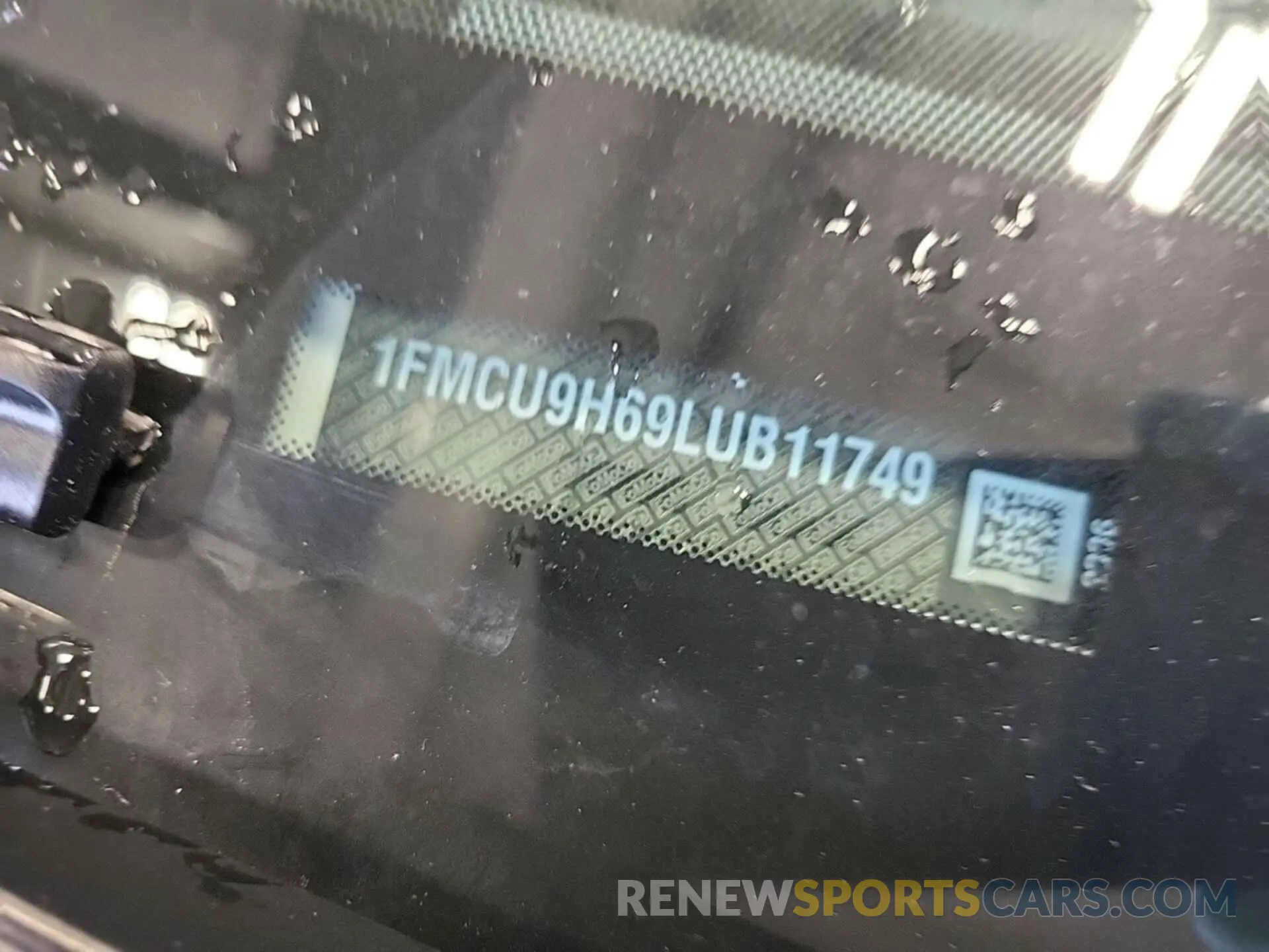 17 Photograph of a damaged car 1FMCU9H69LUB11749 FORD ESCAPE 2020