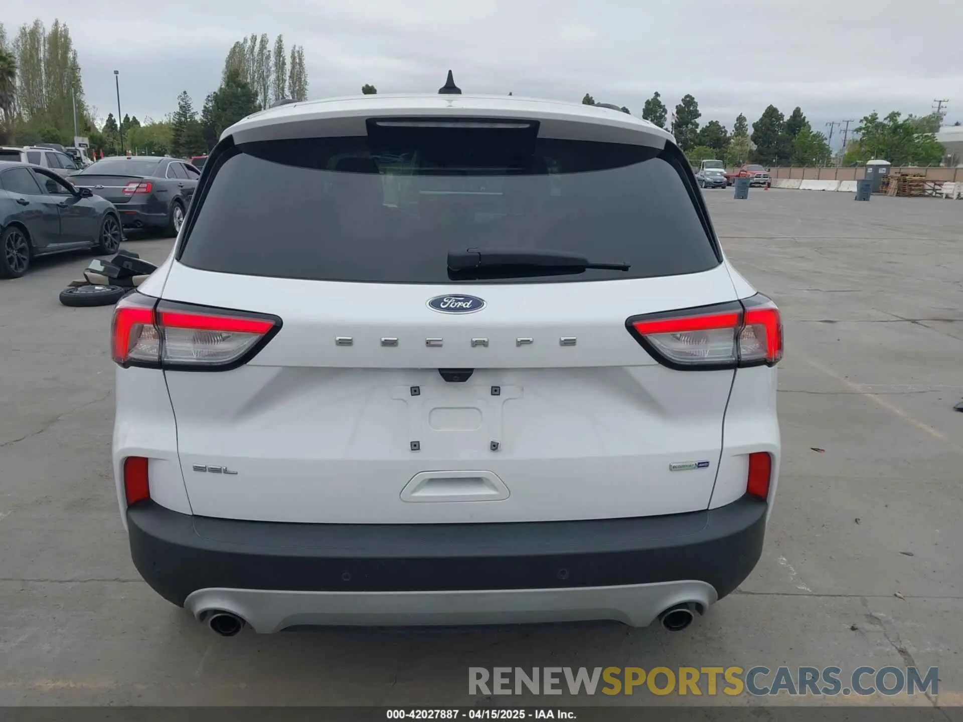 17 Photograph of a damaged car 1FMCU9H69LUB11816 FORD ESCAPE 2020