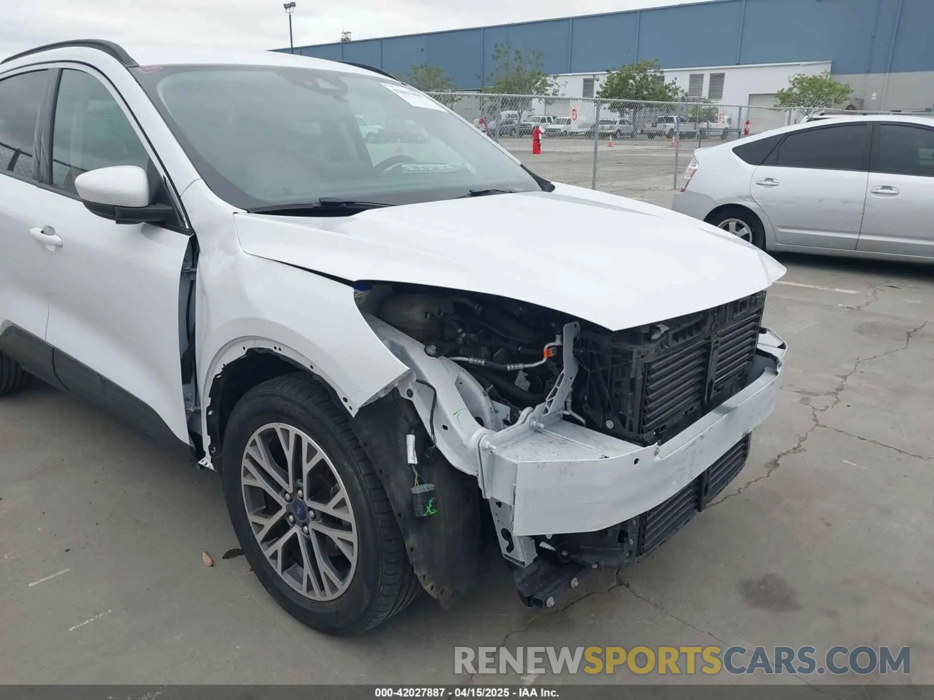 6 Photograph of a damaged car 1FMCU9H69LUB11816 FORD ESCAPE 2020