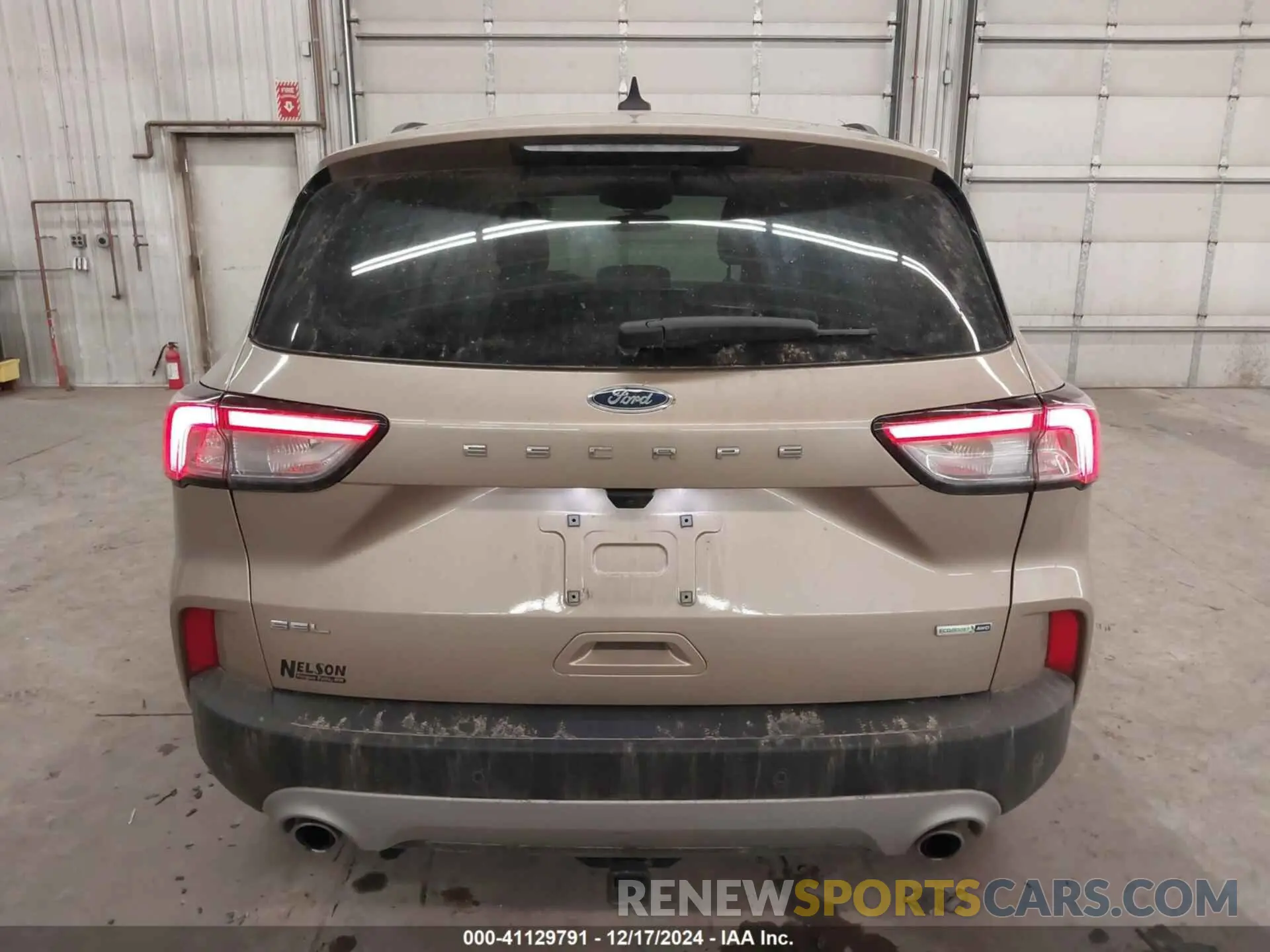17 Photograph of a damaged car 1FMCU9H69LUC16372 FORD ESCAPE 2020