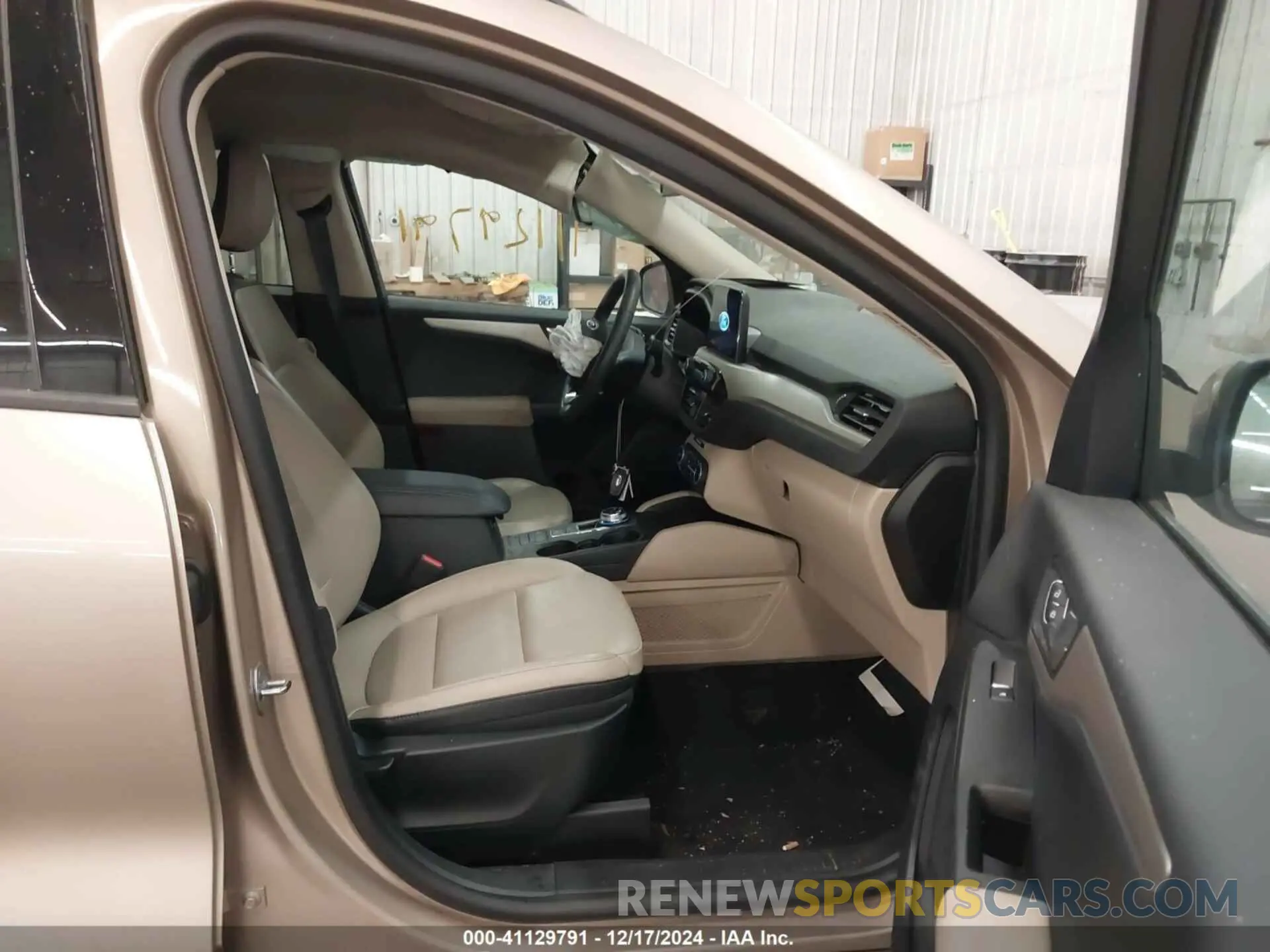 5 Photograph of a damaged car 1FMCU9H69LUC16372 FORD ESCAPE 2020