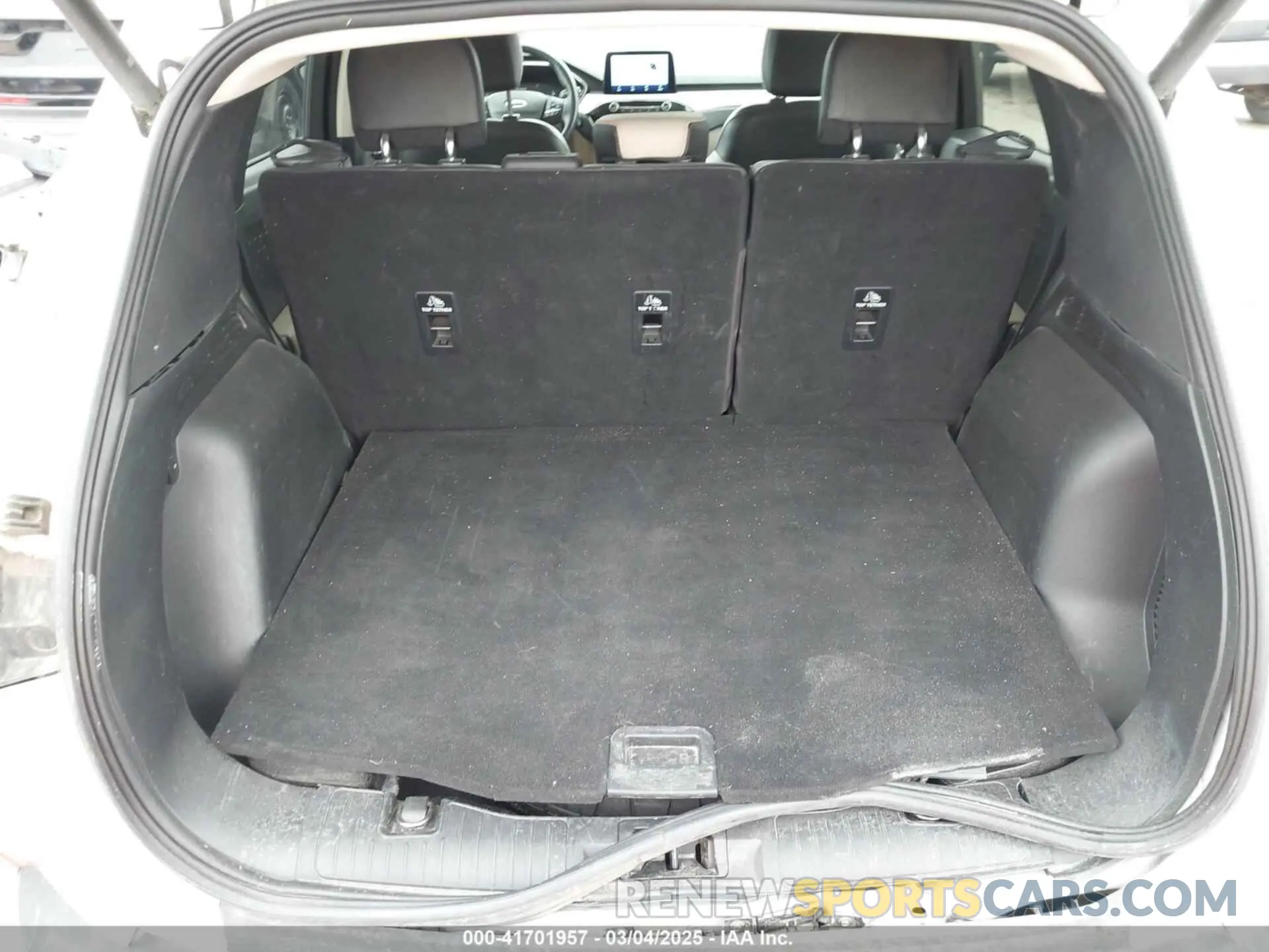 17 Photograph of a damaged car 1FMCU9H6XLUA52288 FORD ESCAPE 2020