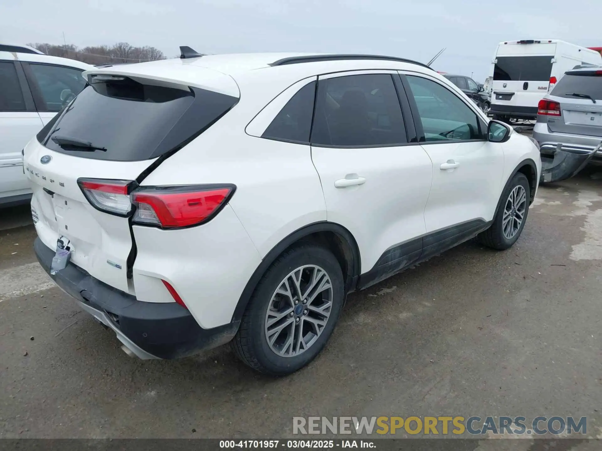 4 Photograph of a damaged car 1FMCU9H6XLUA52288 FORD ESCAPE 2020