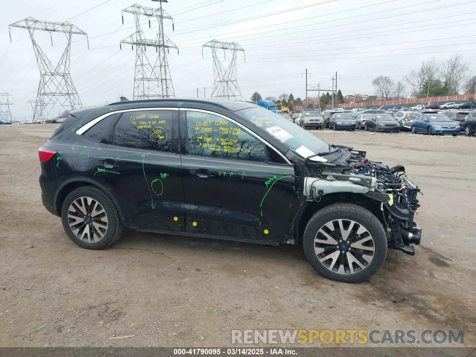 17 Photograph of a damaged car 1FMCU9H90LUB95471 FORD ESCAPE 2020