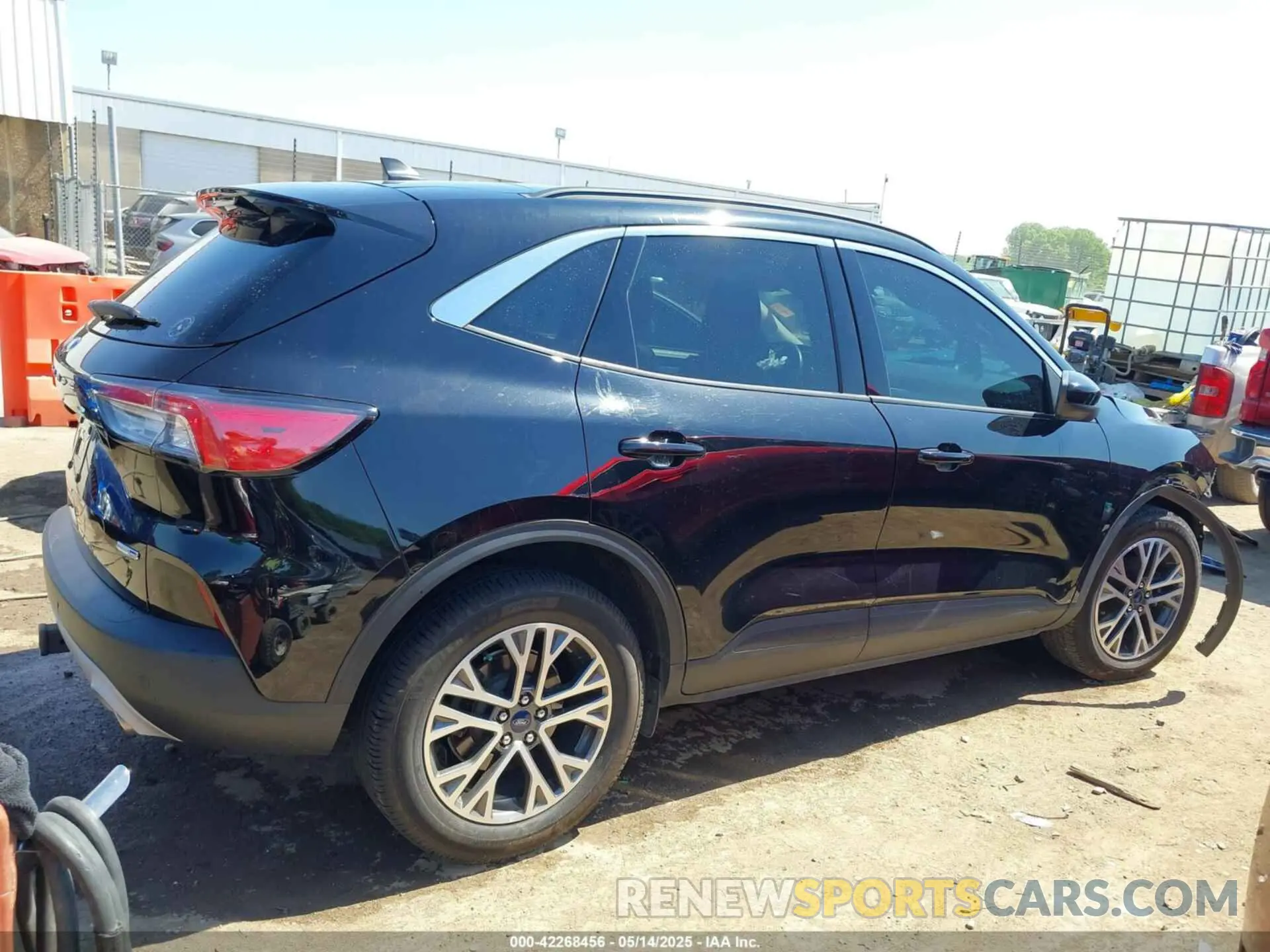 14 Photograph of a damaged car 1FMCU9H91LUB86584 FORD ESCAPE 2020
