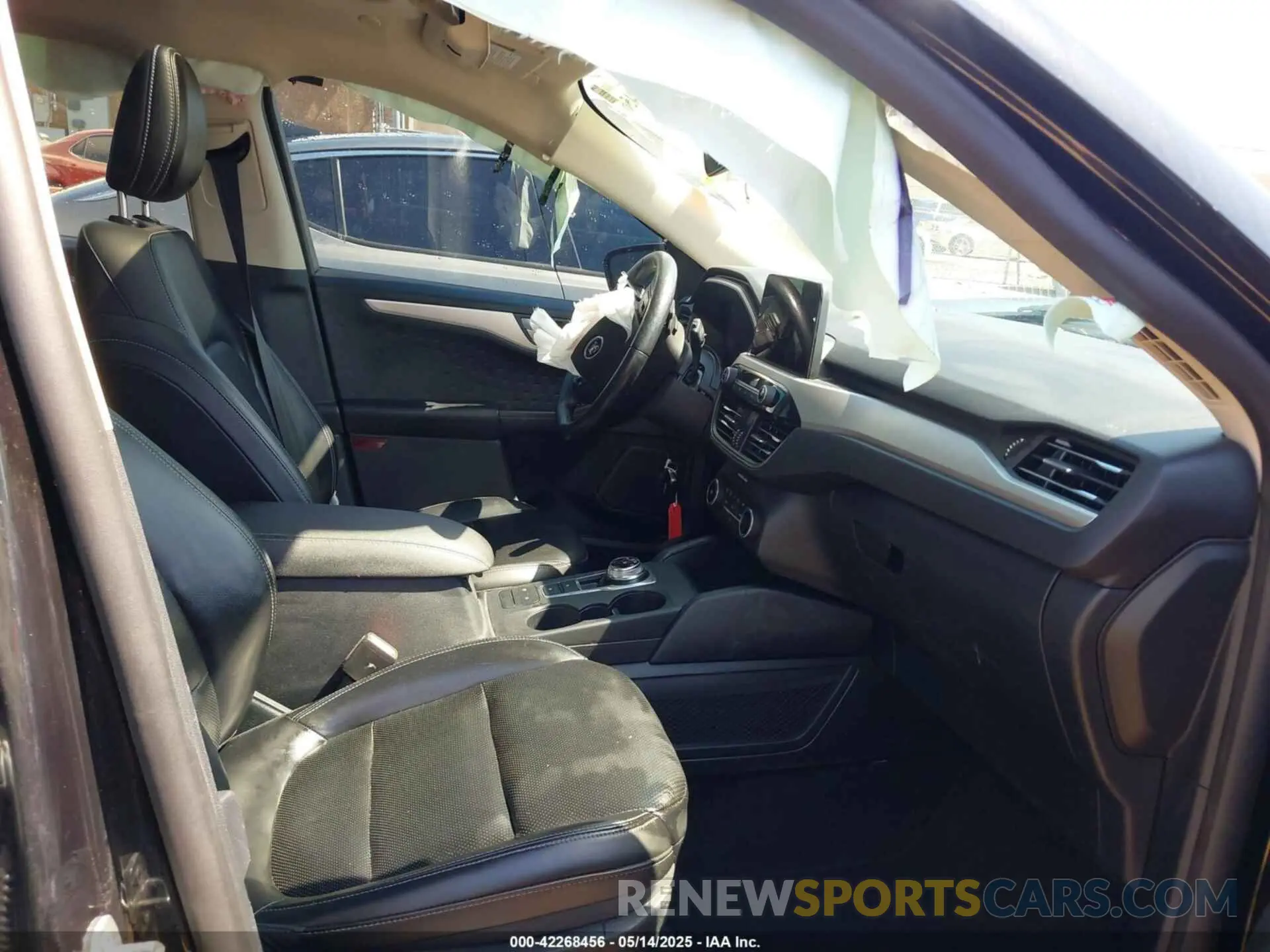 5 Photograph of a damaged car 1FMCU9H91LUB86584 FORD ESCAPE 2020