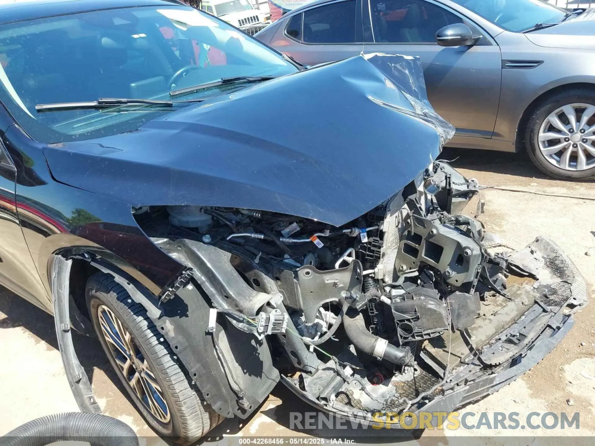 6 Photograph of a damaged car 1FMCU9H91LUB86584 FORD ESCAPE 2020