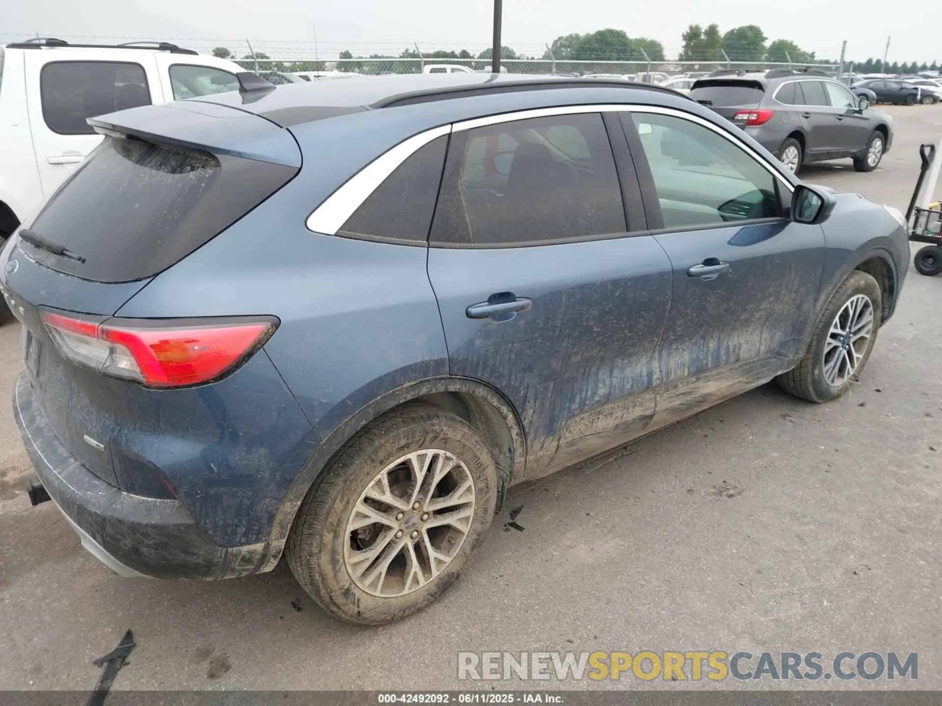 4 Photograph of a damaged car 1FMCU9H93LUC26549 FORD ESCAPE 2020