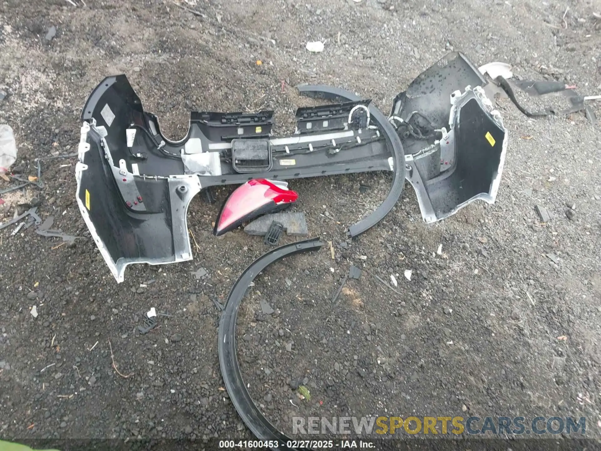 12 Photograph of a damaged car 1FMCU9H94LUB22569 FORD ESCAPE 2020