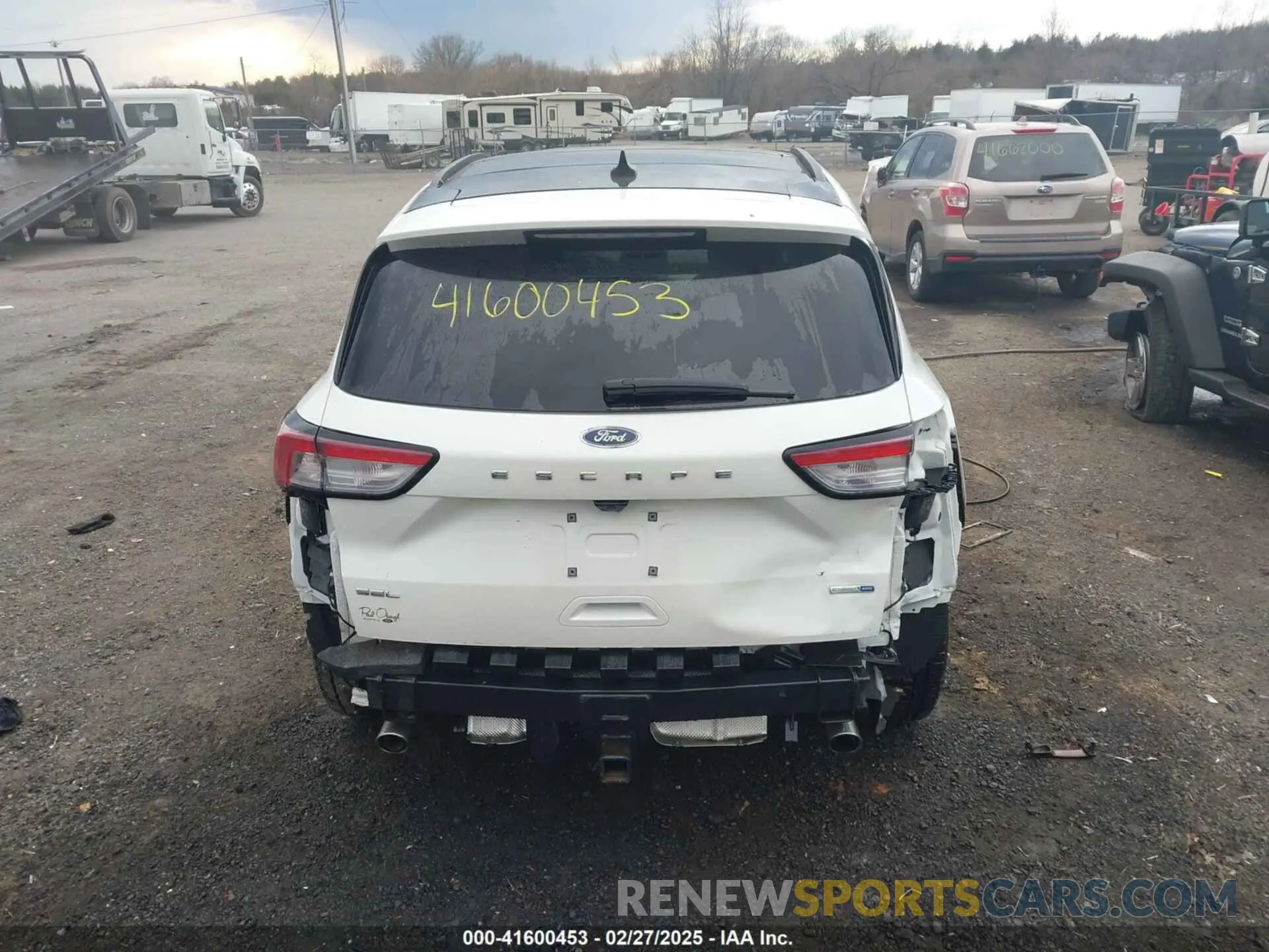 17 Photograph of a damaged car 1FMCU9H94LUB22569 FORD ESCAPE 2020