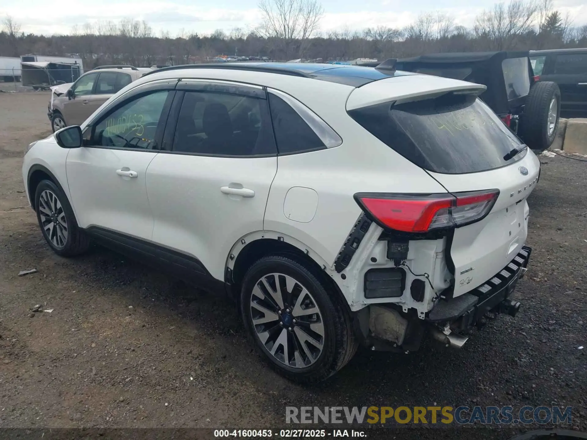 3 Photograph of a damaged car 1FMCU9H94LUB22569 FORD ESCAPE 2020