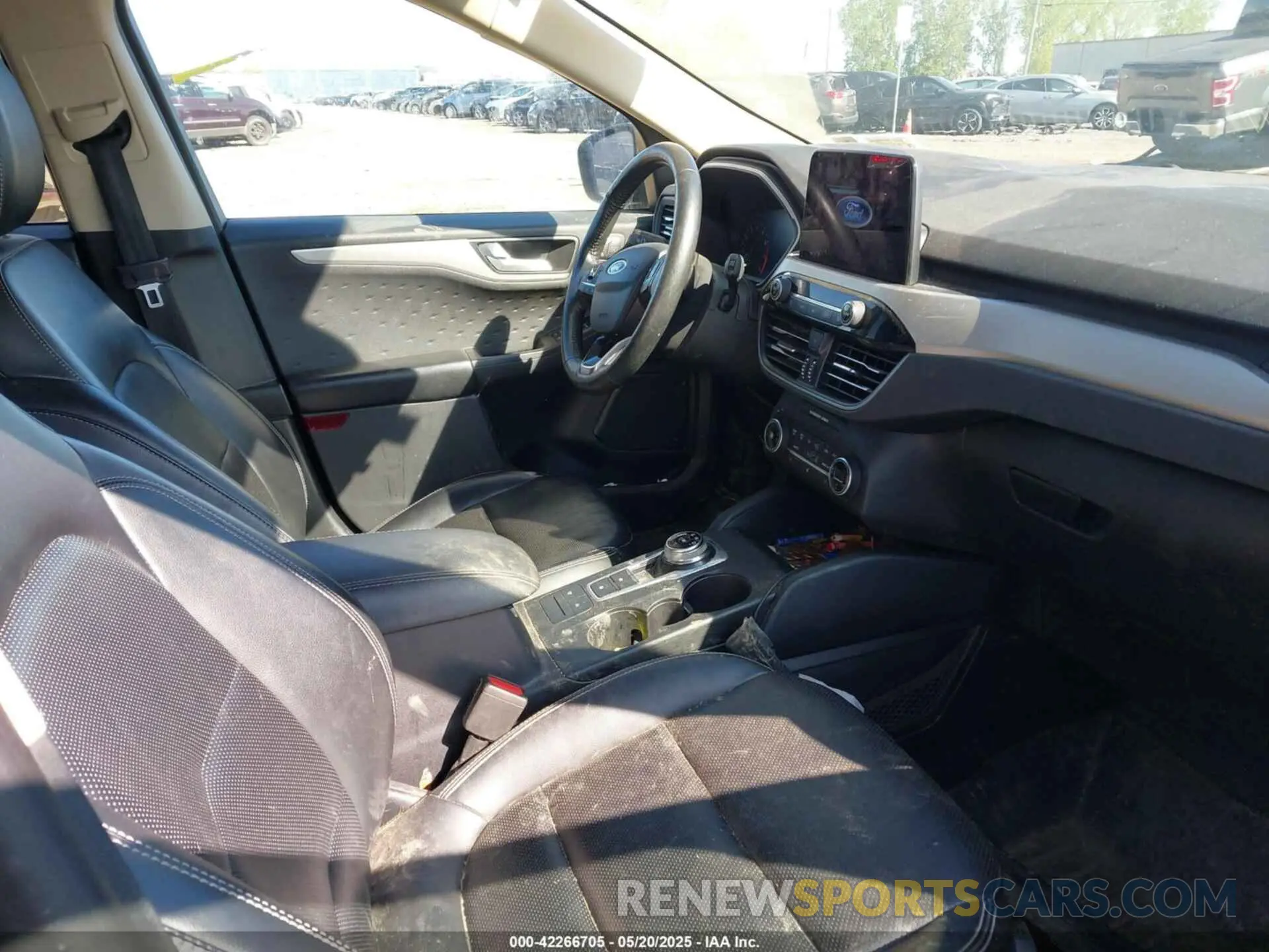 5 Photograph of a damaged car 1FMCU9H94LUB39999 FORD ESCAPE 2020