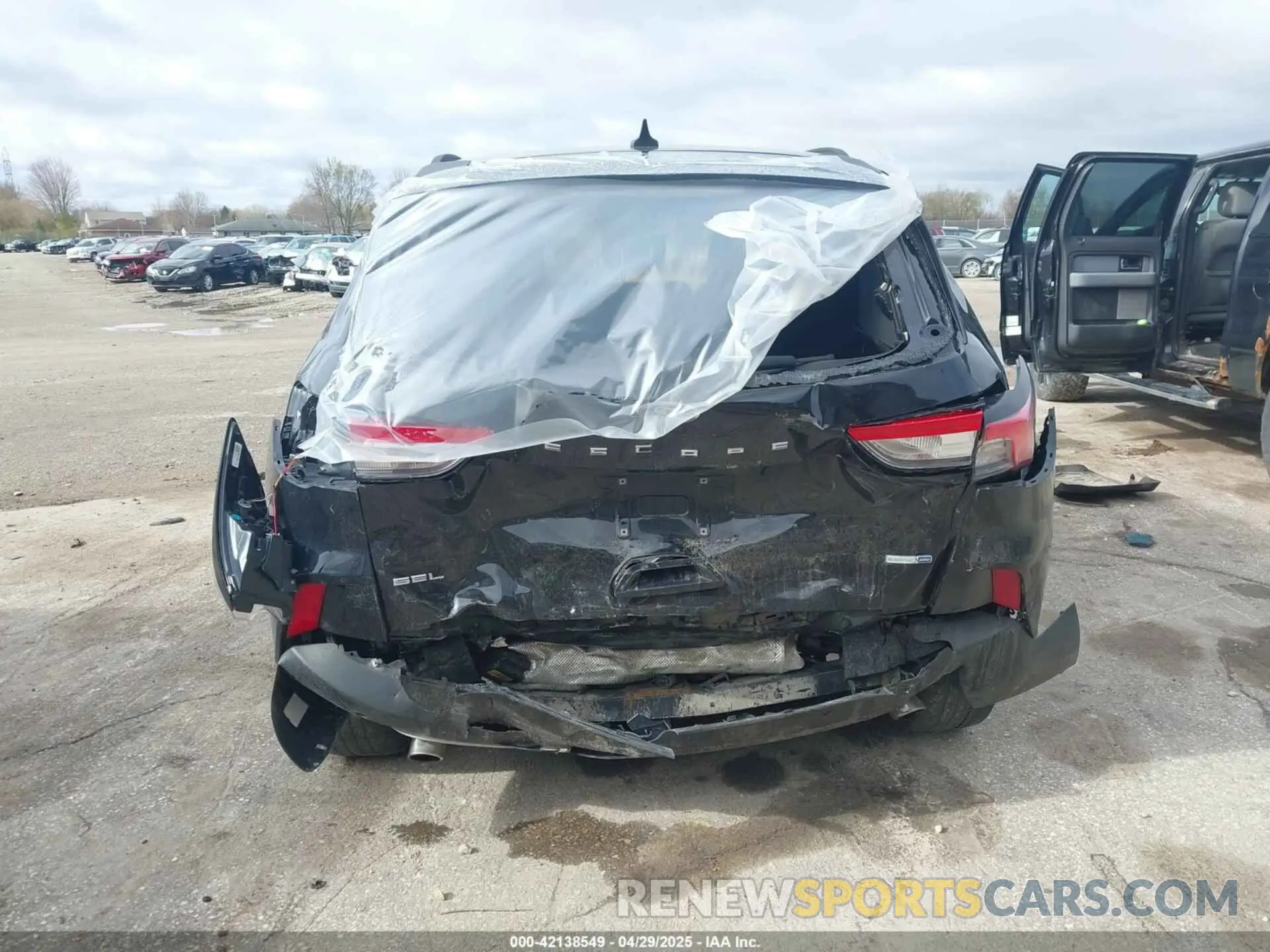 6 Photograph of a damaged car 1FMCU9H95LUC32837 FORD ESCAPE 2020