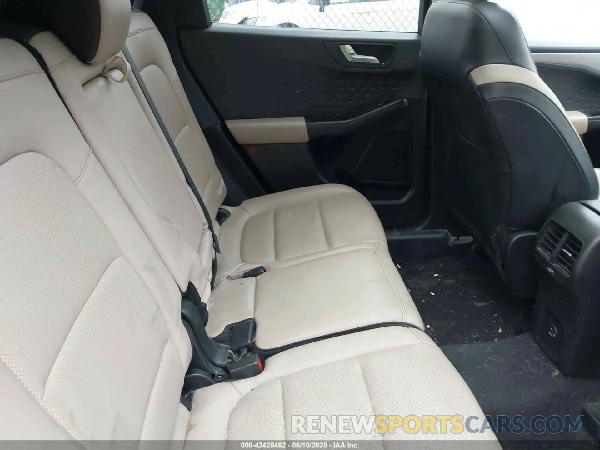 8 Photograph of a damaged car 1FMCU9H95LUC37519 FORD ESCAPE 2020