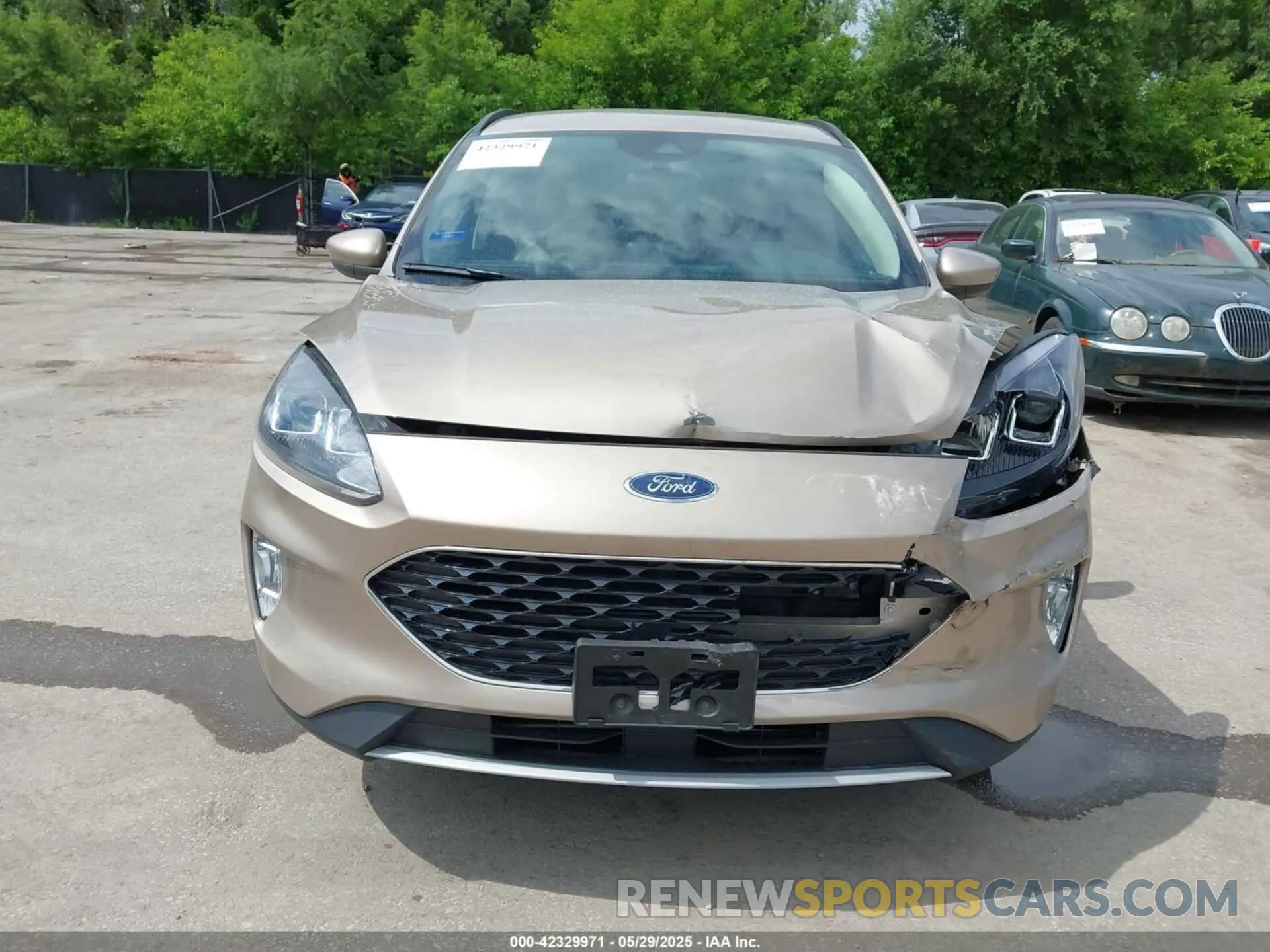 13 Photograph of a damaged car 1FMCU9H96LUB04185 FORD ESCAPE 2020