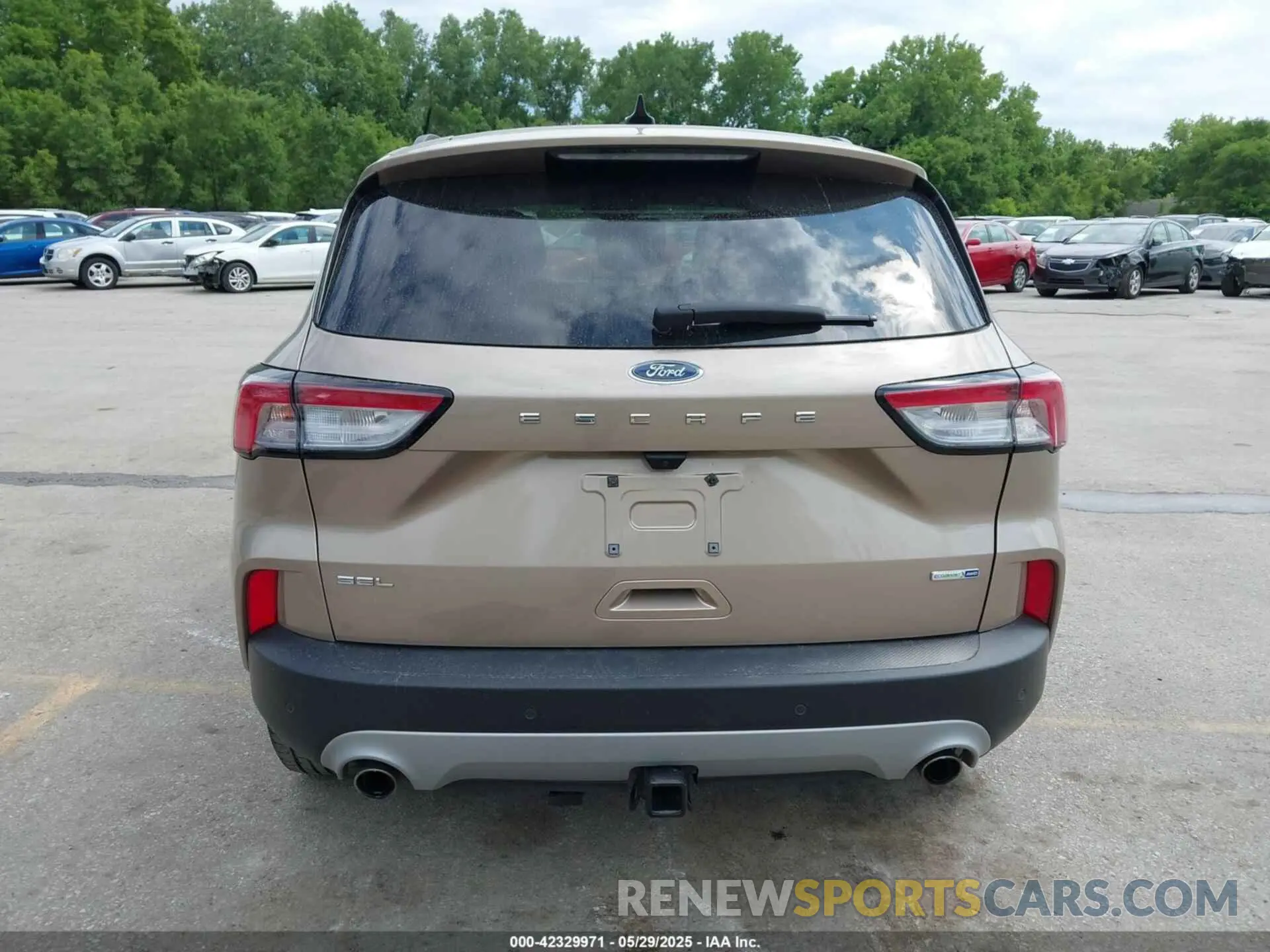 17 Photograph of a damaged car 1FMCU9H96LUB04185 FORD ESCAPE 2020