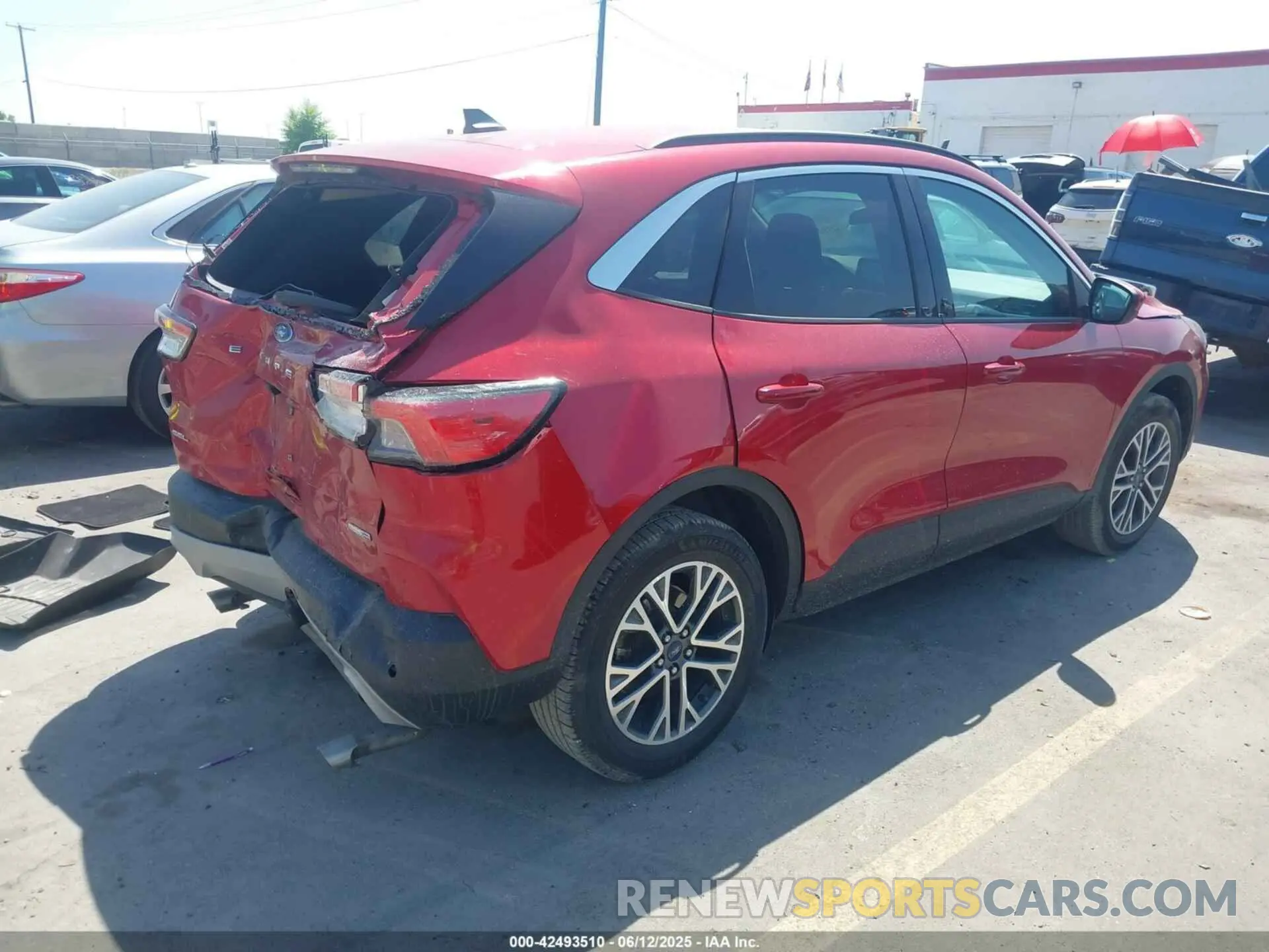 4 Photograph of a damaged car 1FMCU9H96LUB93983 FORD ESCAPE 2020