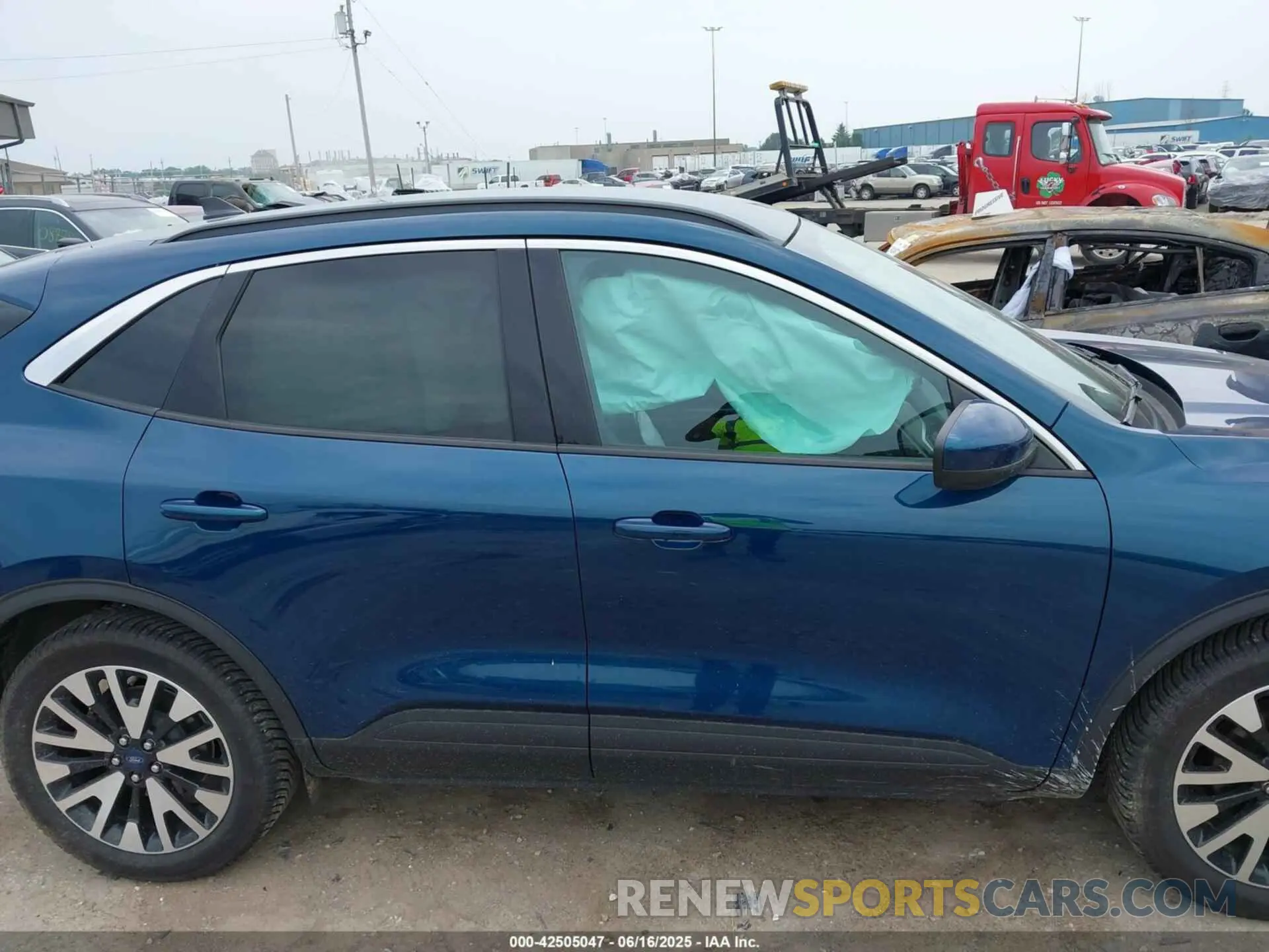 13 Photograph of a damaged car 1FMCU9H97LUA25981 FORD ESCAPE 2020