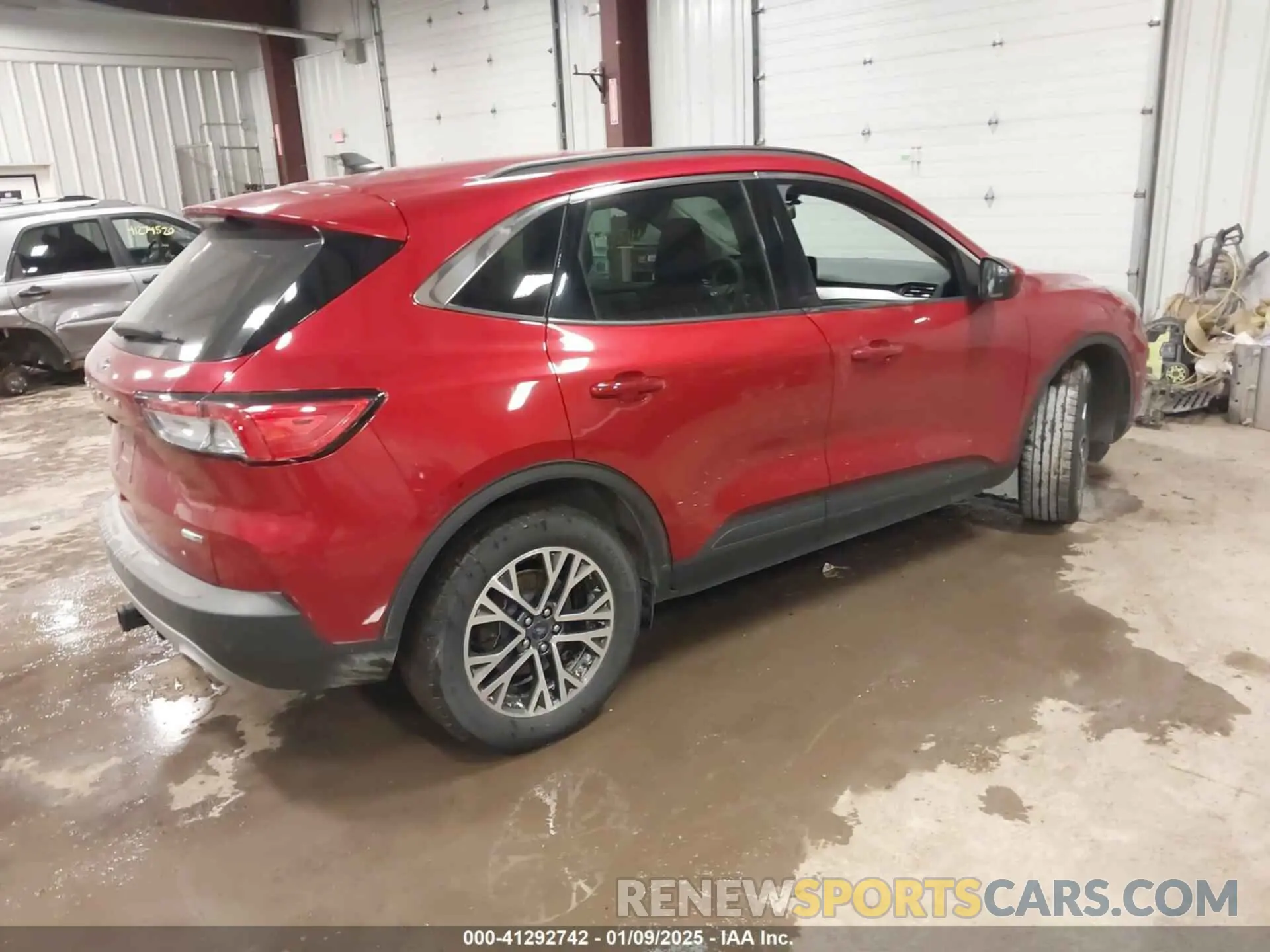 4 Photograph of a damaged car 1FMCU9H99LUB22955 FORD ESCAPE 2020