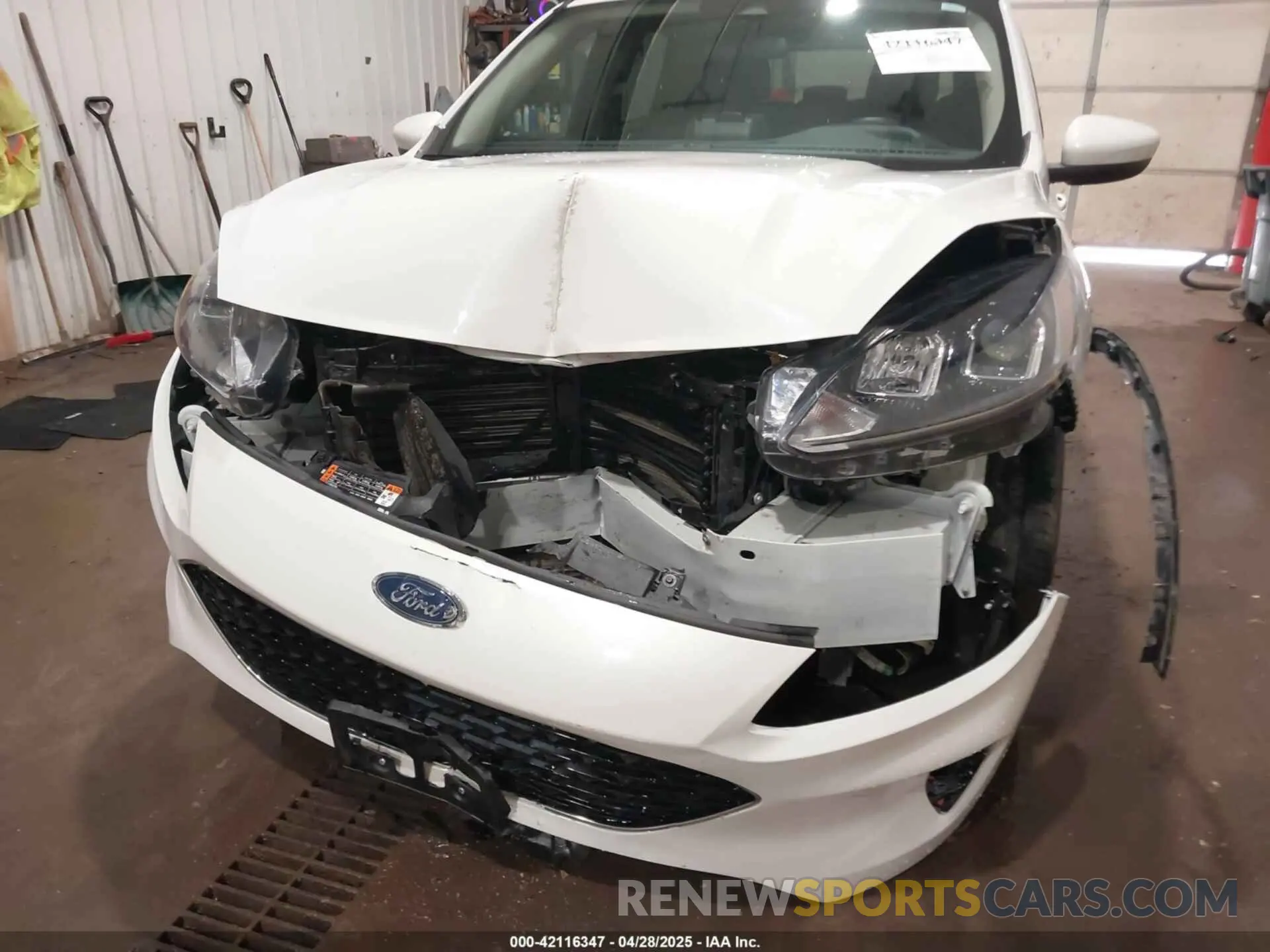 6 Photograph of a damaged car 1FMCU9H9XLUA11251 FORD ESCAPE 2020