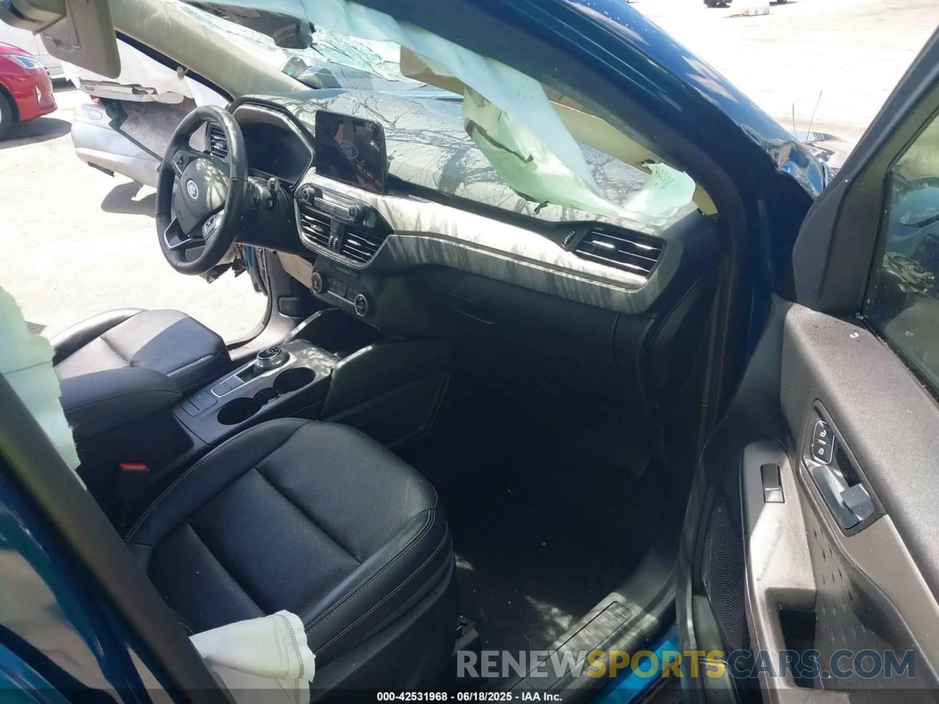 5 Photograph of a damaged car 1FMCU9H9XLUA92655 FORD ESCAPE 2020