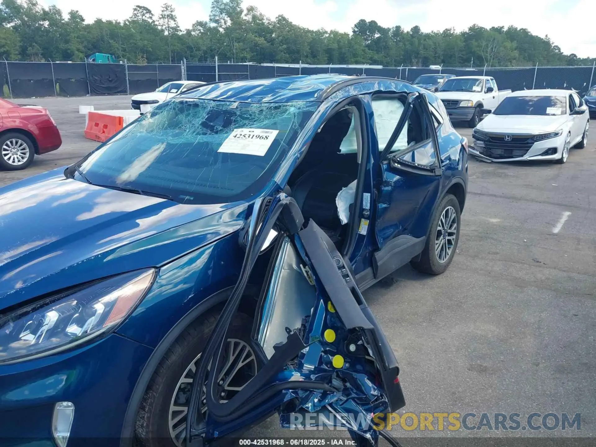 6 Photograph of a damaged car 1FMCU9H9XLUA92655 FORD ESCAPE 2020