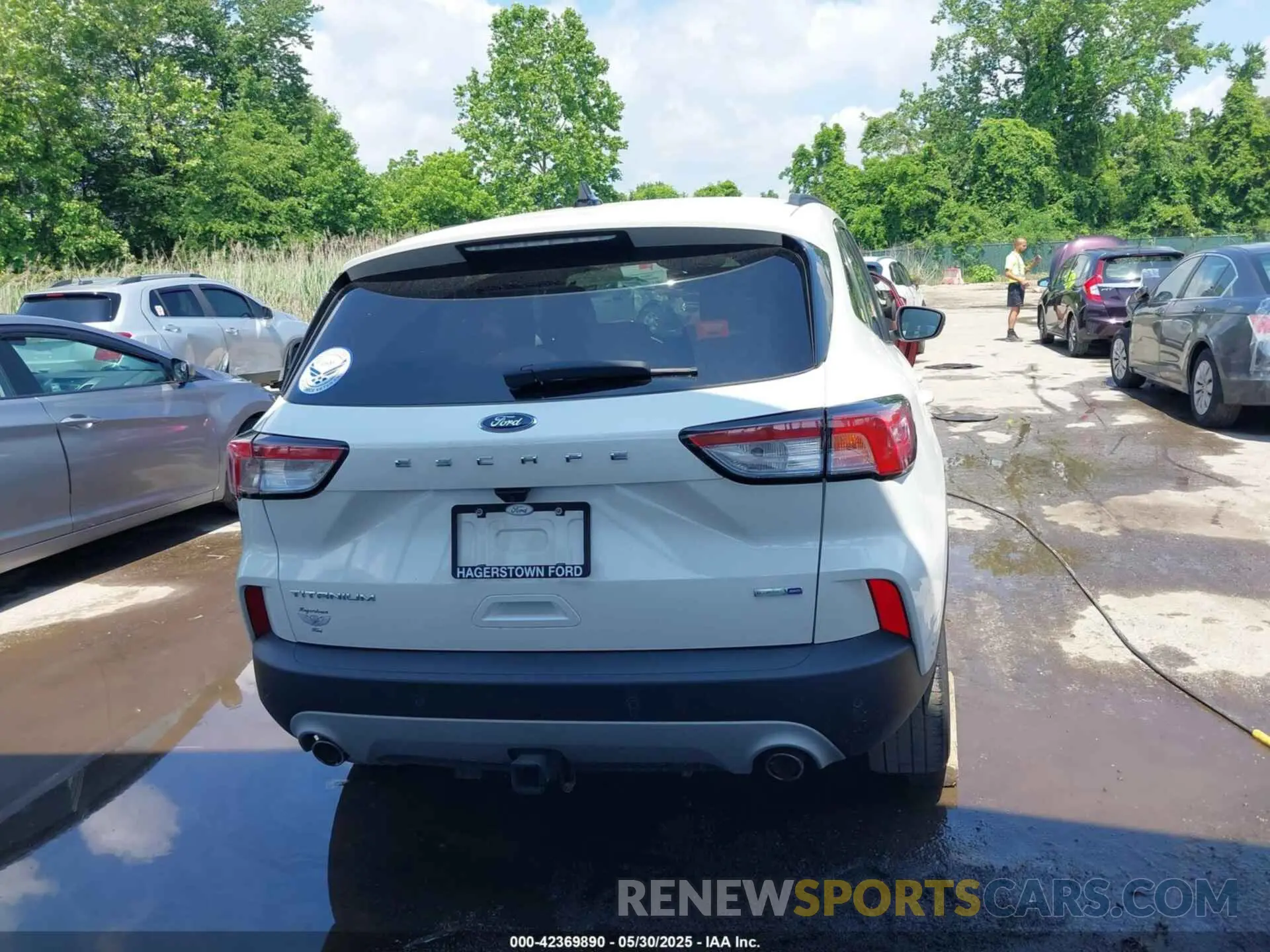 16 Photograph of a damaged car 1FMCU9J90LUA39747 FORD ESCAPE 2020