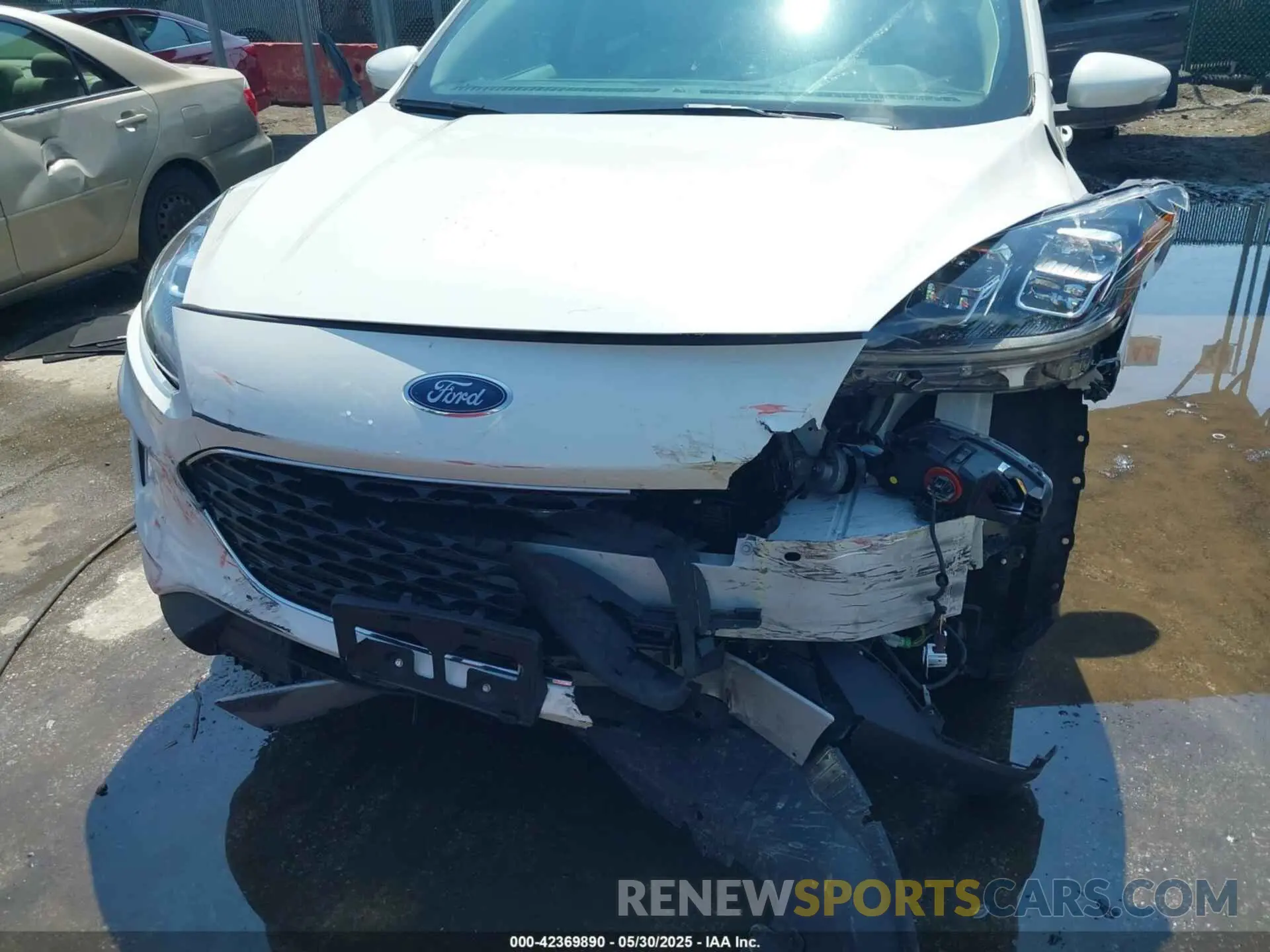 17 Photograph of a damaged car 1FMCU9J90LUA39747 FORD ESCAPE 2020