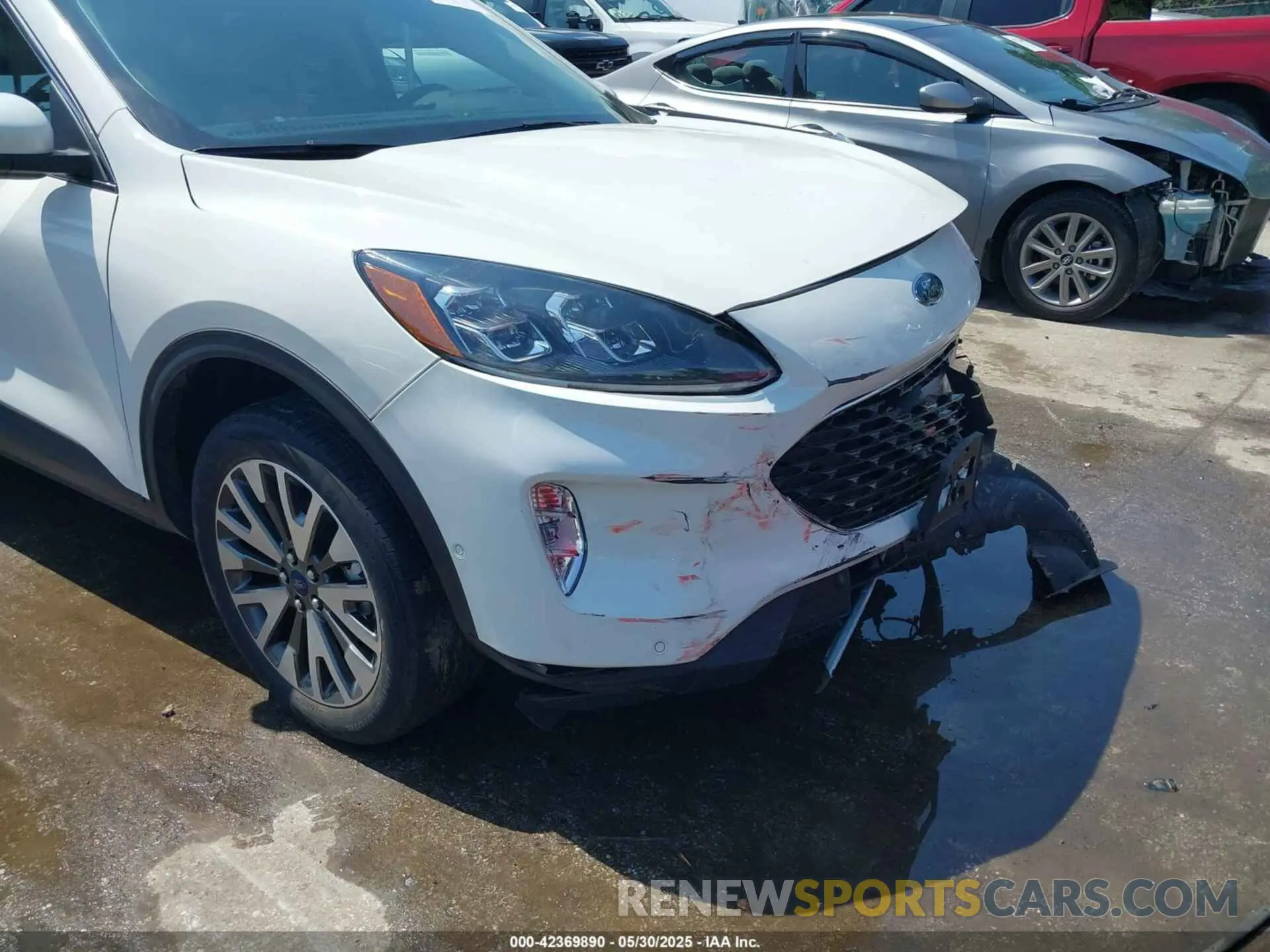 18 Photograph of a damaged car 1FMCU9J90LUA39747 FORD ESCAPE 2020
