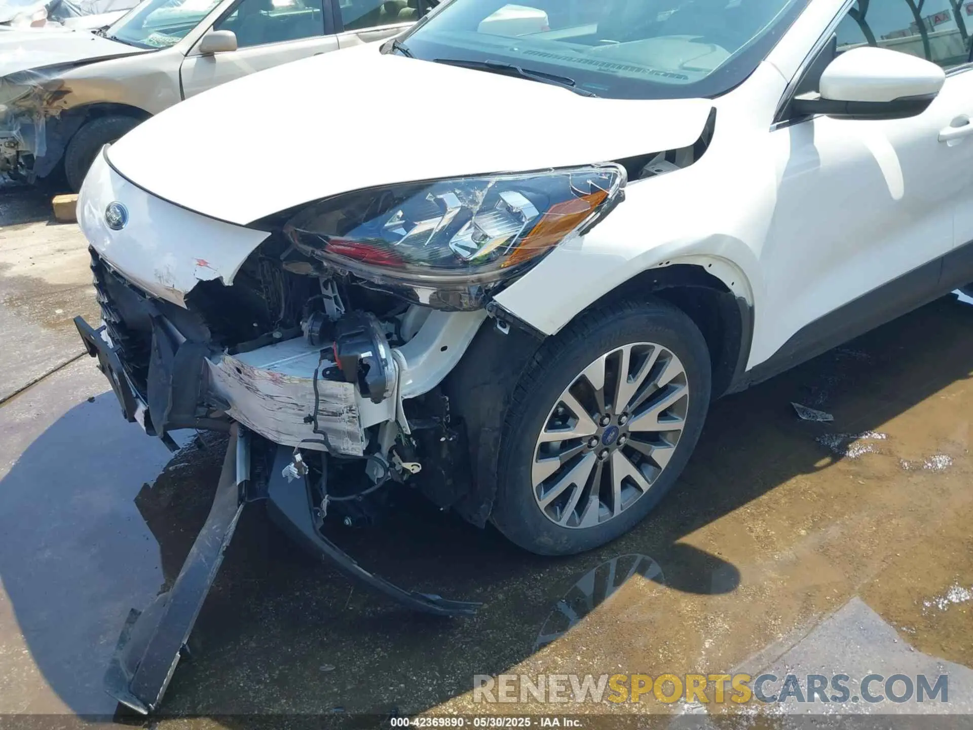 6 Photograph of a damaged car 1FMCU9J90LUA39747 FORD ESCAPE 2020