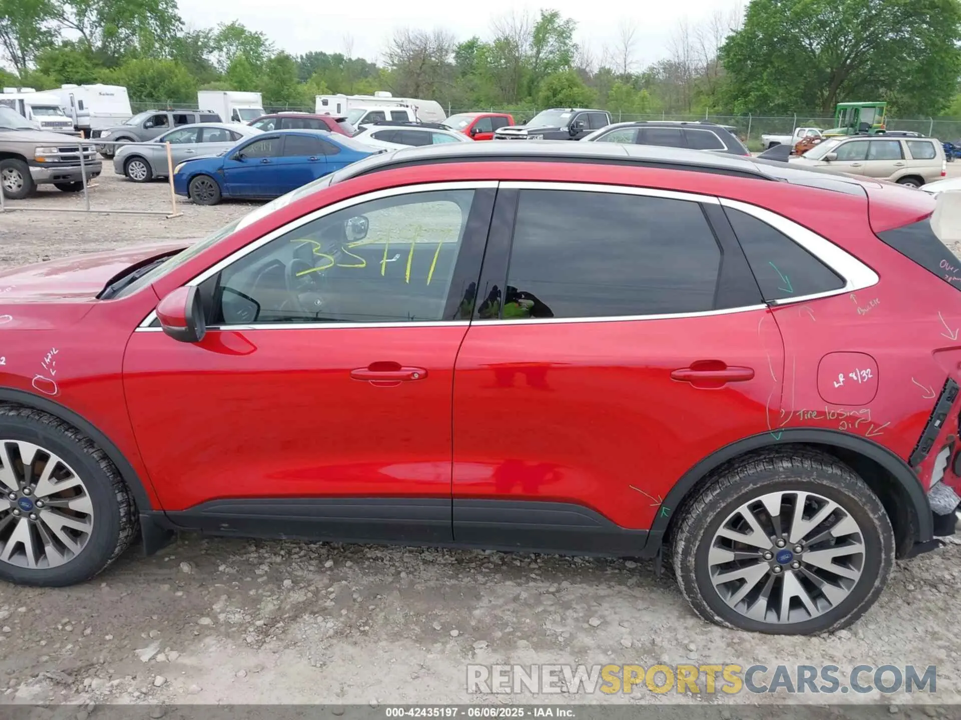 15 Photograph of a damaged car 1FMCU9J90LUA49310 FORD ESCAPE 2020