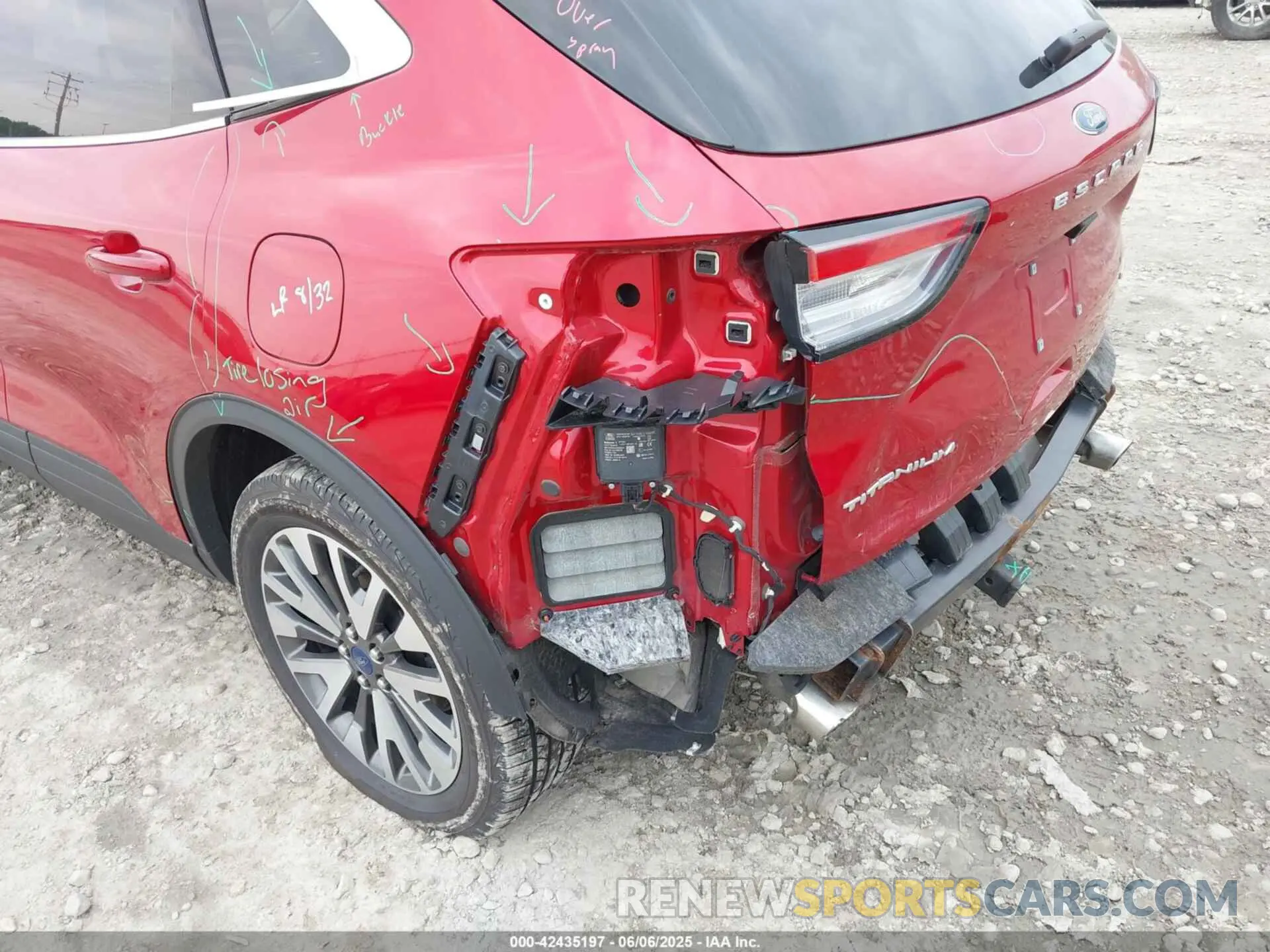 6 Photograph of a damaged car 1FMCU9J90LUA49310 FORD ESCAPE 2020