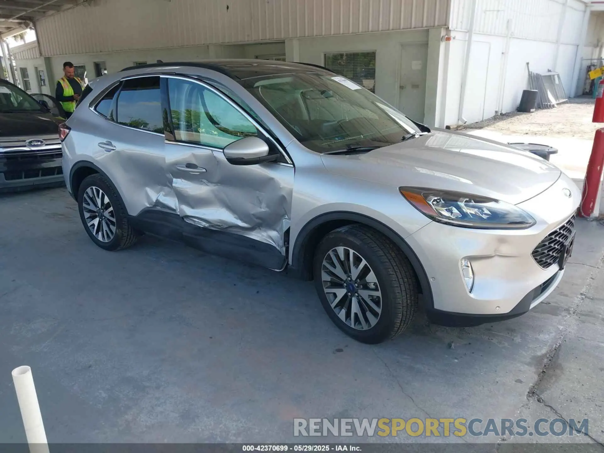 1 Photograph of a damaged car 1FMCU9J92LUB28137 FORD ESCAPE 2020