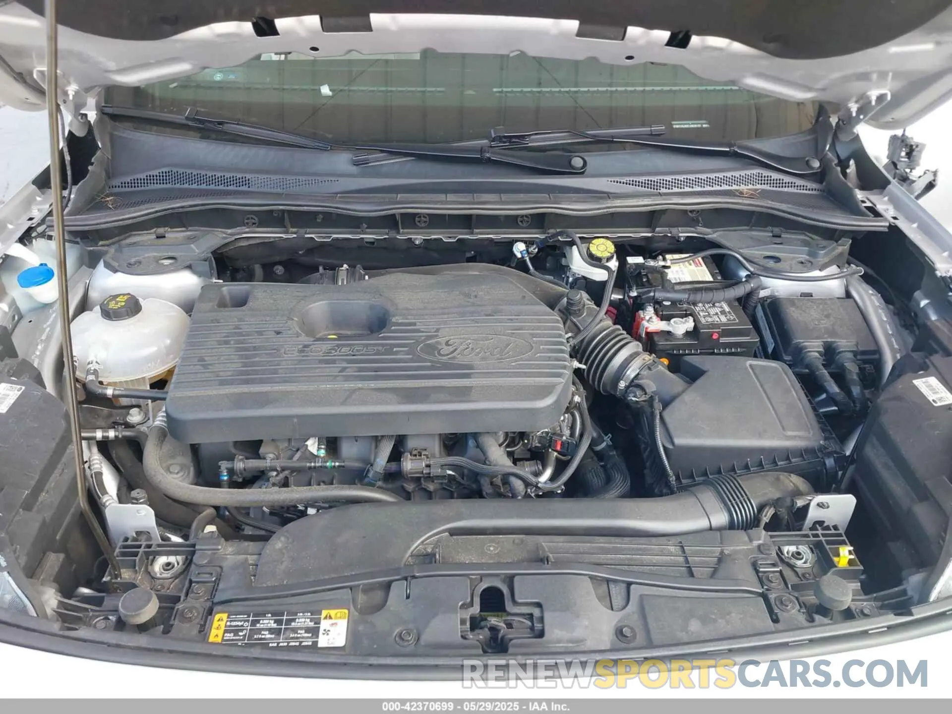 10 Photograph of a damaged car 1FMCU9J92LUB28137 FORD ESCAPE 2020