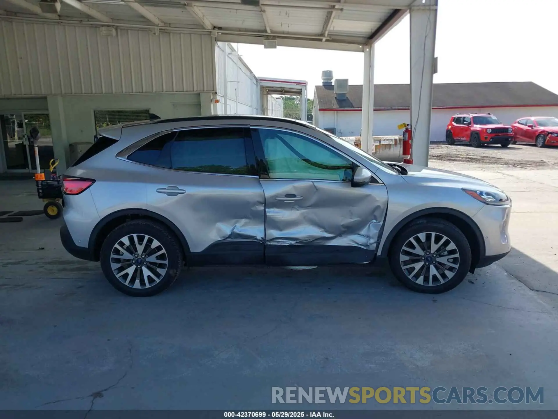 13 Photograph of a damaged car 1FMCU9J92LUB28137 FORD ESCAPE 2020