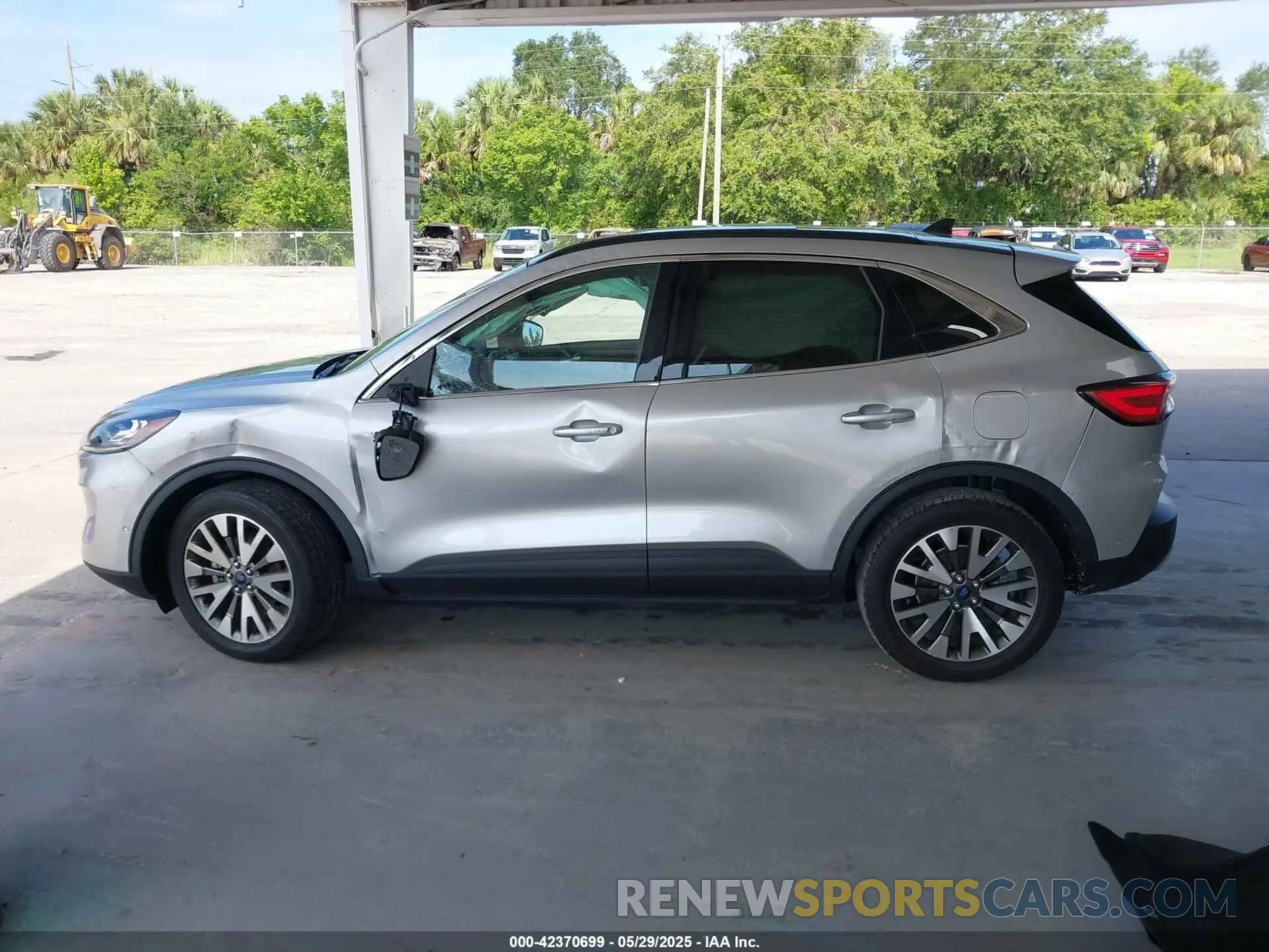 14 Photograph of a damaged car 1FMCU9J92LUB28137 FORD ESCAPE 2020