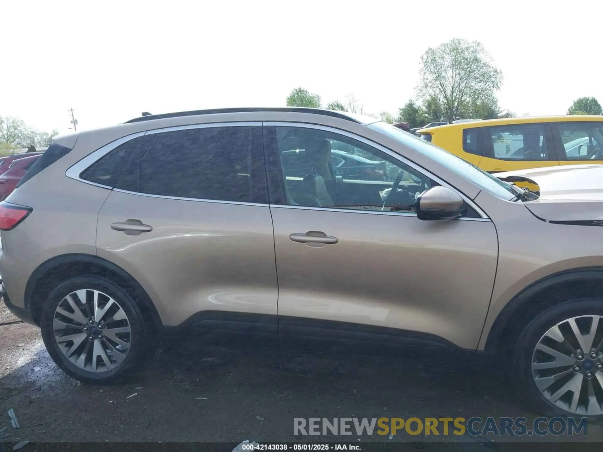 14 Photograph of a damaged car 1FMCU9J92LUB48243 FORD ESCAPE 2020