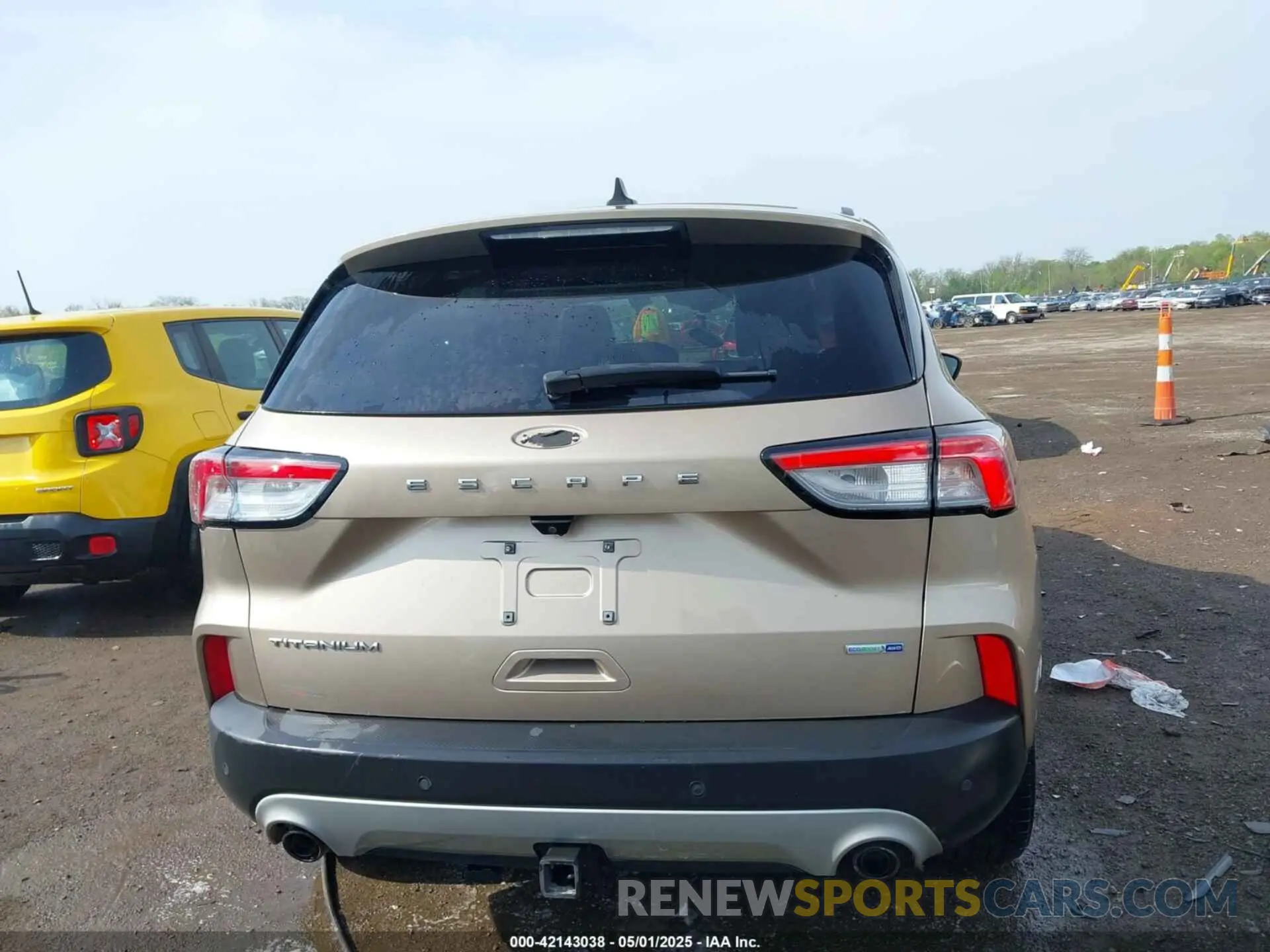 17 Photograph of a damaged car 1FMCU9J92LUB48243 FORD ESCAPE 2020