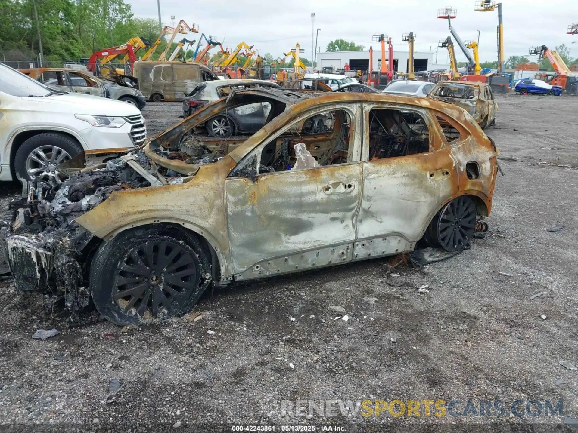 6 Photograph of a damaged car 1FMCU9J92LUB90492 FORD ESCAPE 2020