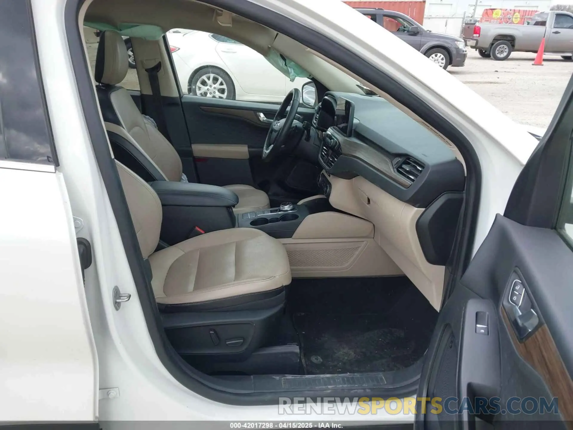 5 Photograph of a damaged car 1FMCU9J93LUA08203 FORD ESCAPE 2020