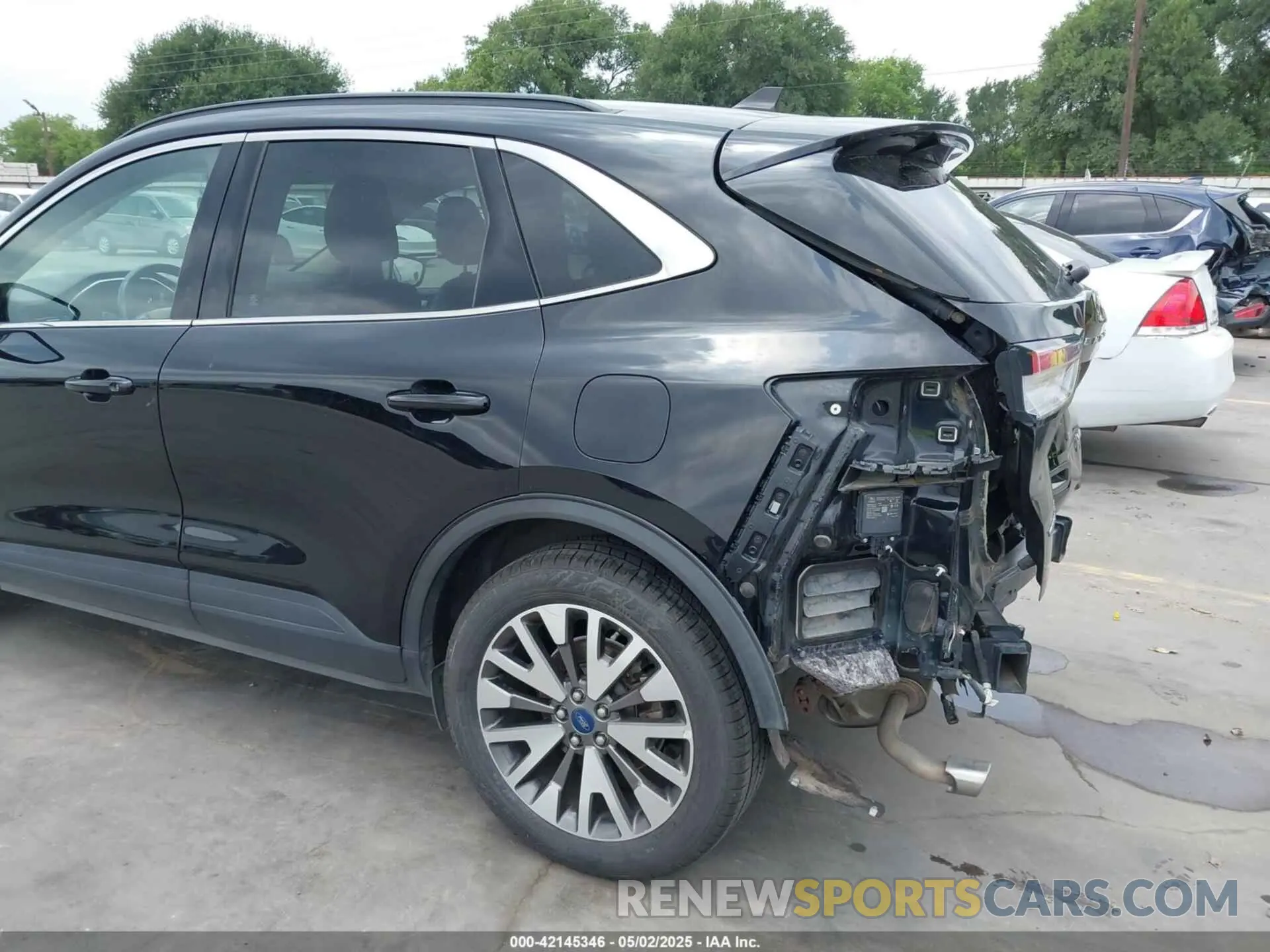 18 Photograph of a damaged car 1FMCU9J94LUB16281 FORD ESCAPE 2020