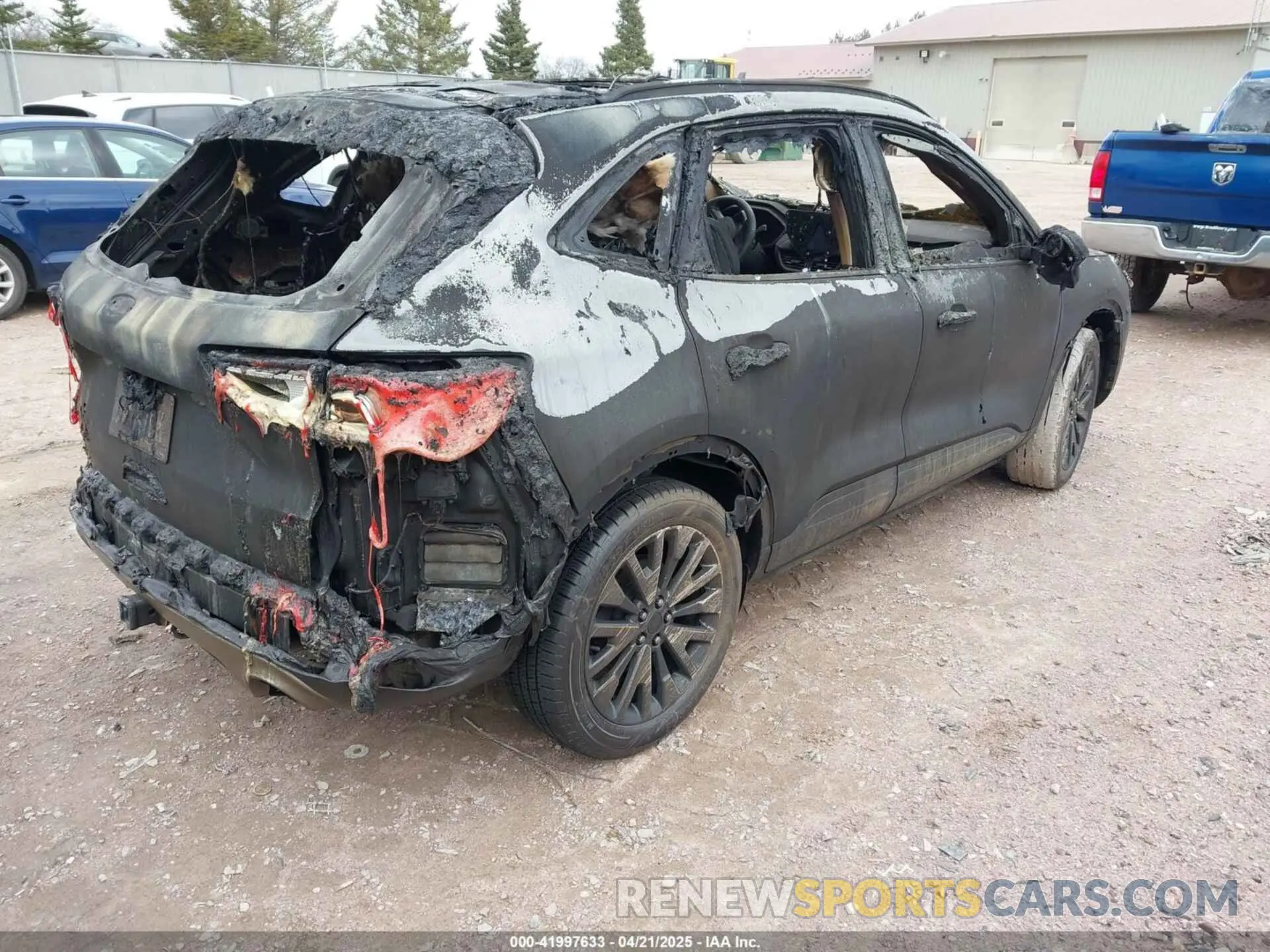 4 Photograph of a damaged car 1FMCU9J95LUB42775 FORD ESCAPE 2020