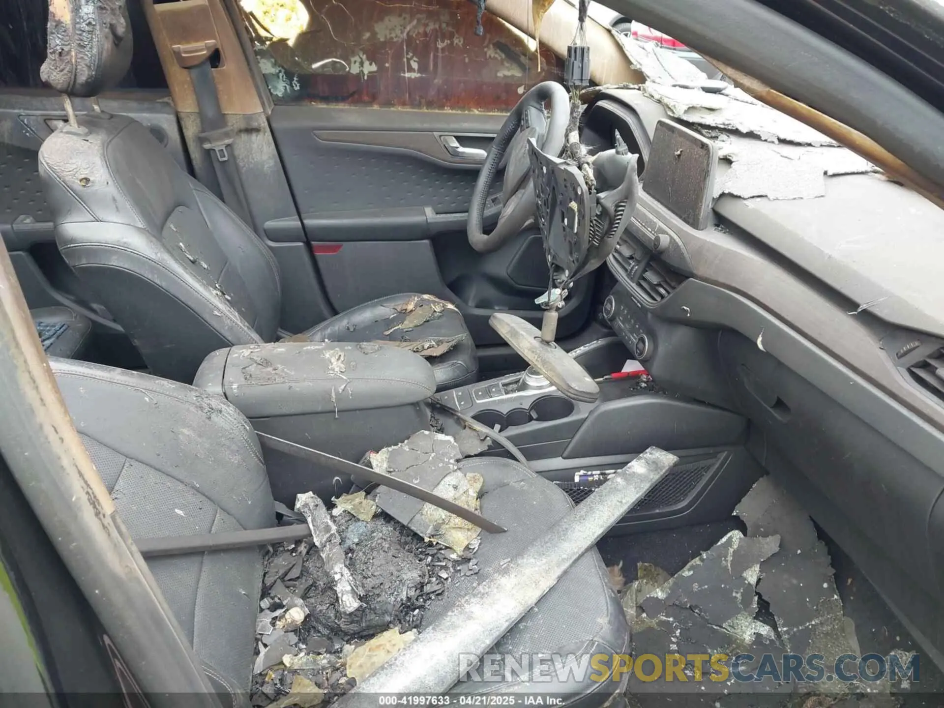 5 Photograph of a damaged car 1FMCU9J95LUB42775 FORD ESCAPE 2020