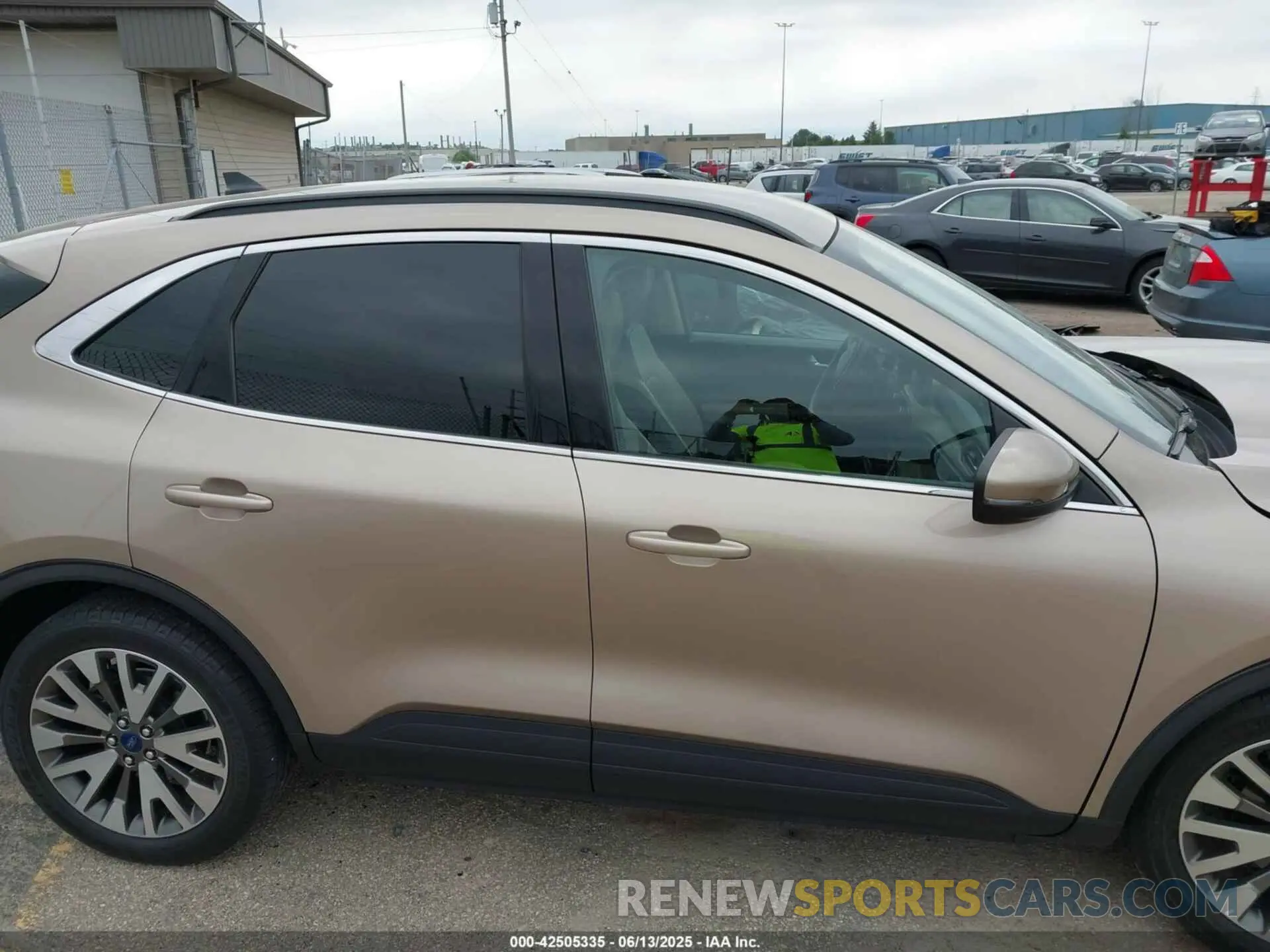 14 Photograph of a damaged car 1FMCU9J96LUB09199 FORD ESCAPE 2020