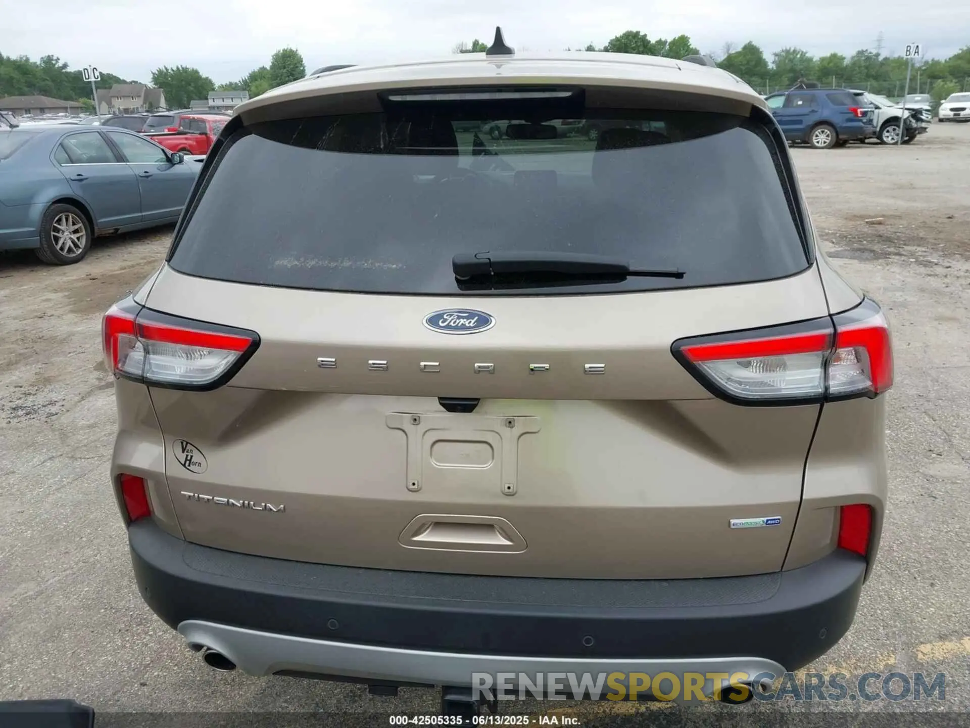 17 Photograph of a damaged car 1FMCU9J96LUB09199 FORD ESCAPE 2020