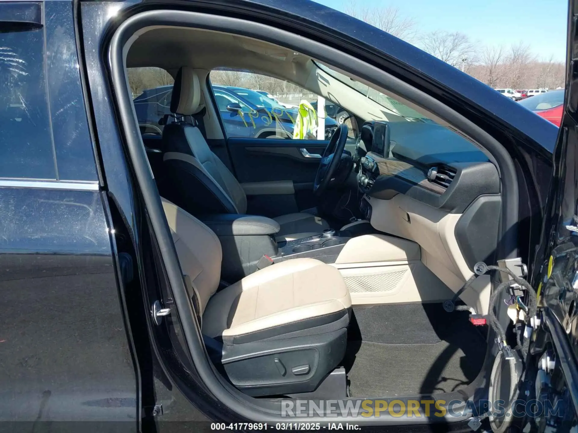 5 Photograph of a damaged car 1FMCU9J98LUA44923 FORD ESCAPE 2020