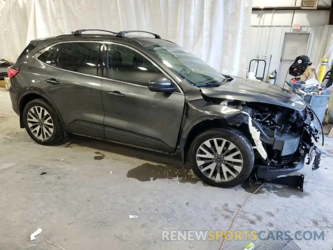 4 Photograph of a damaged car 1FMCU9J98LUB22276 FORD ESCAPE 2020