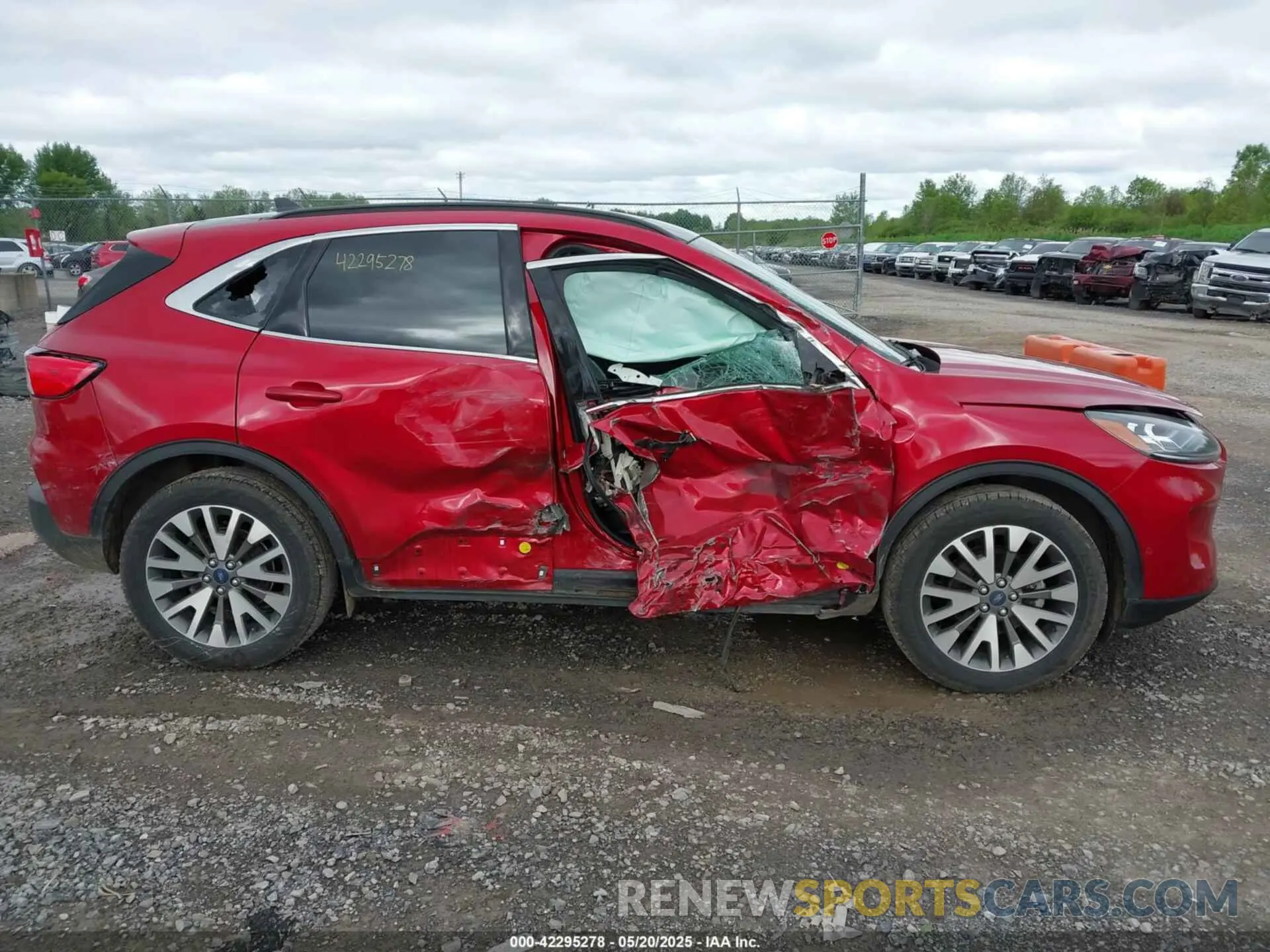 14 Photograph of a damaged car 1FMCU9J99LUB28104 FORD ESCAPE 2020
