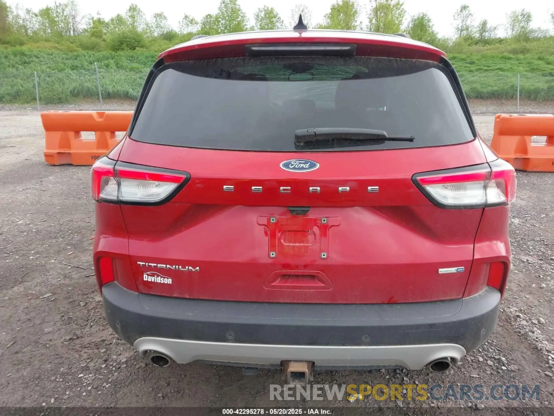 17 Photograph of a damaged car 1FMCU9J99LUB28104 FORD ESCAPE 2020