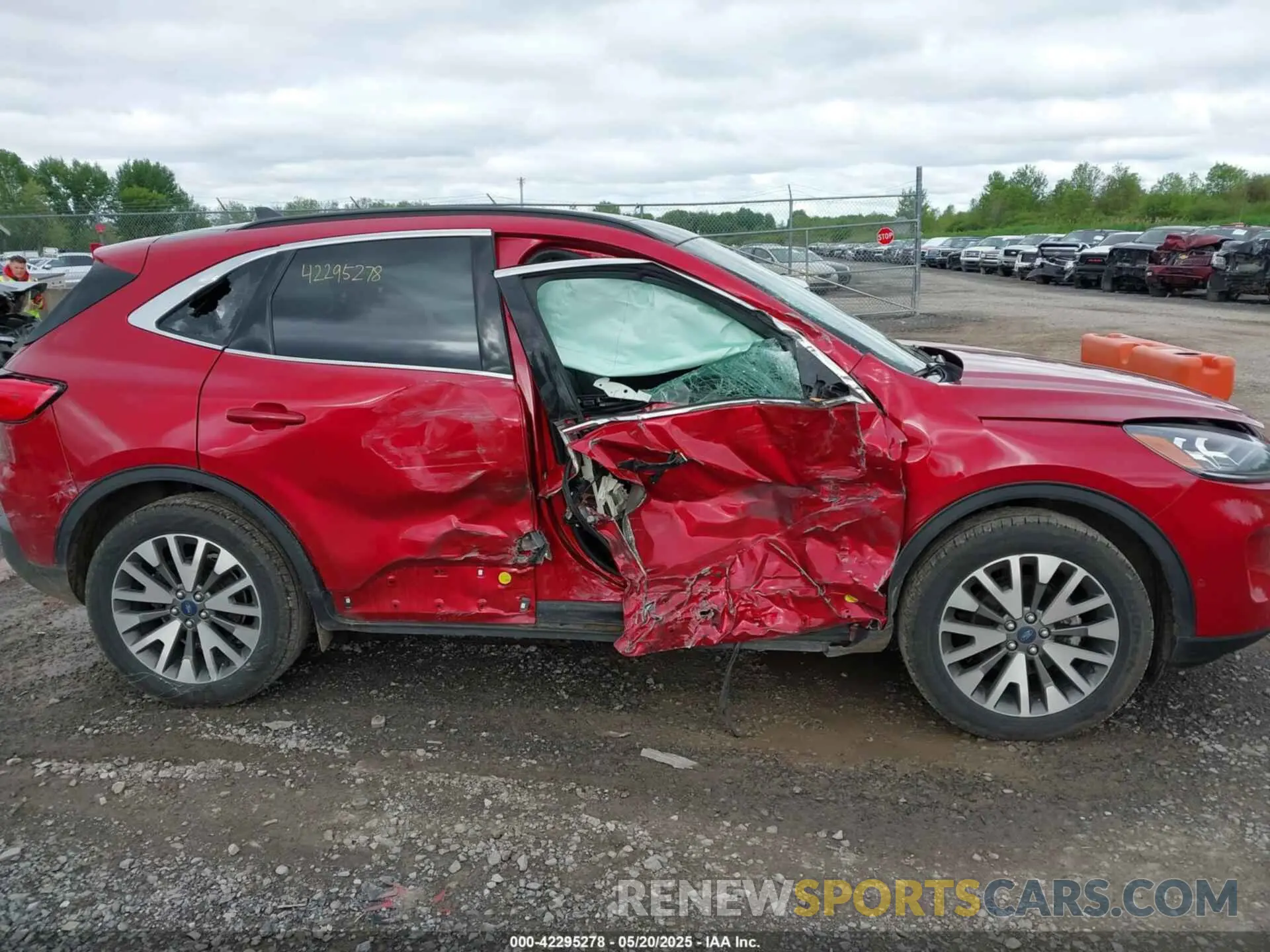 6 Photograph of a damaged car 1FMCU9J99LUB28104 FORD ESCAPE 2020